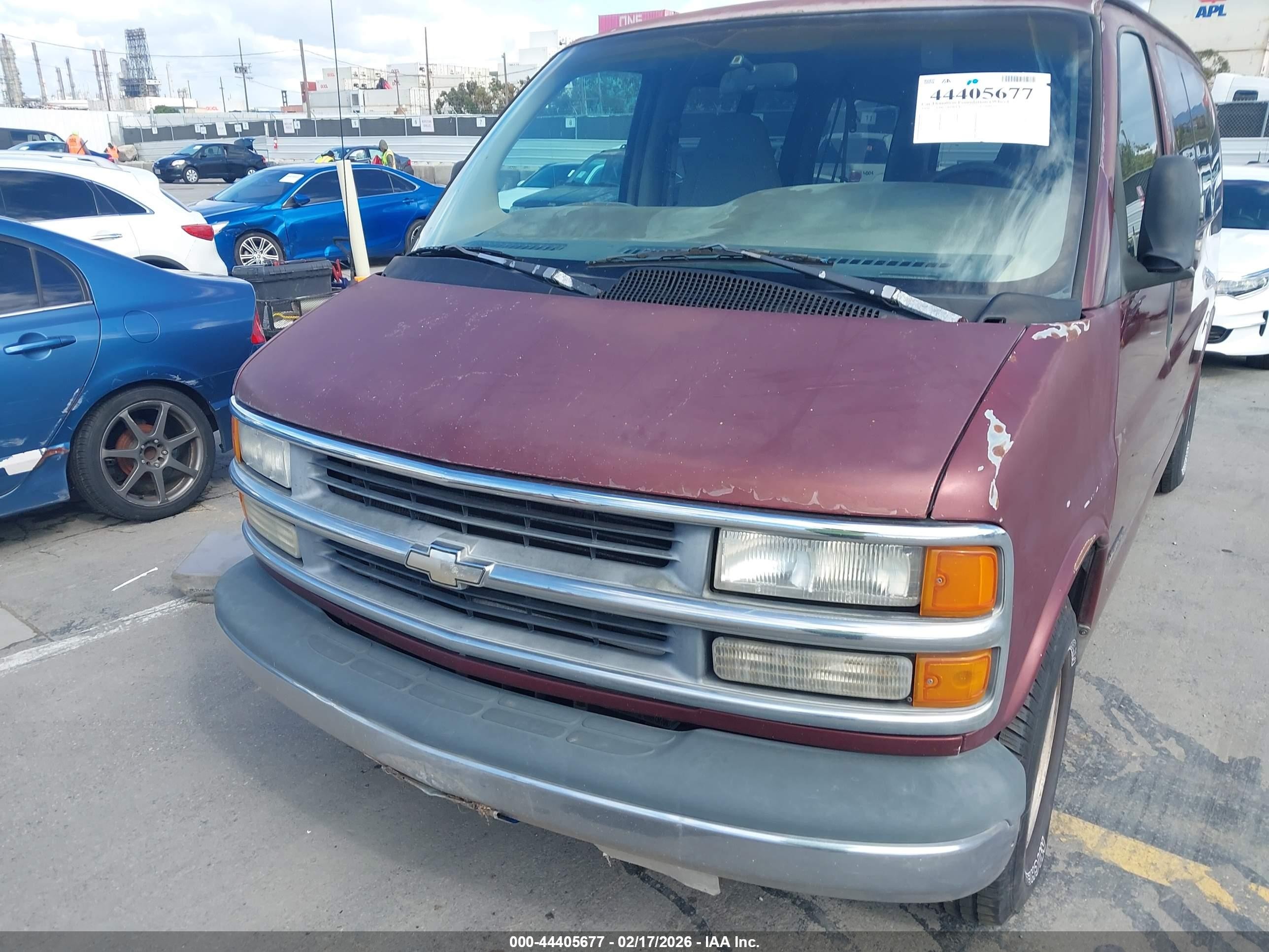 1998 Chevrolet Express   Burgundy vin: 1GNFG15R6W1036174