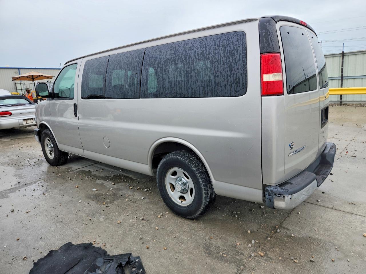 2007 Chevrolet Express G1500 Beige vin: 1GNFG15T271216555
