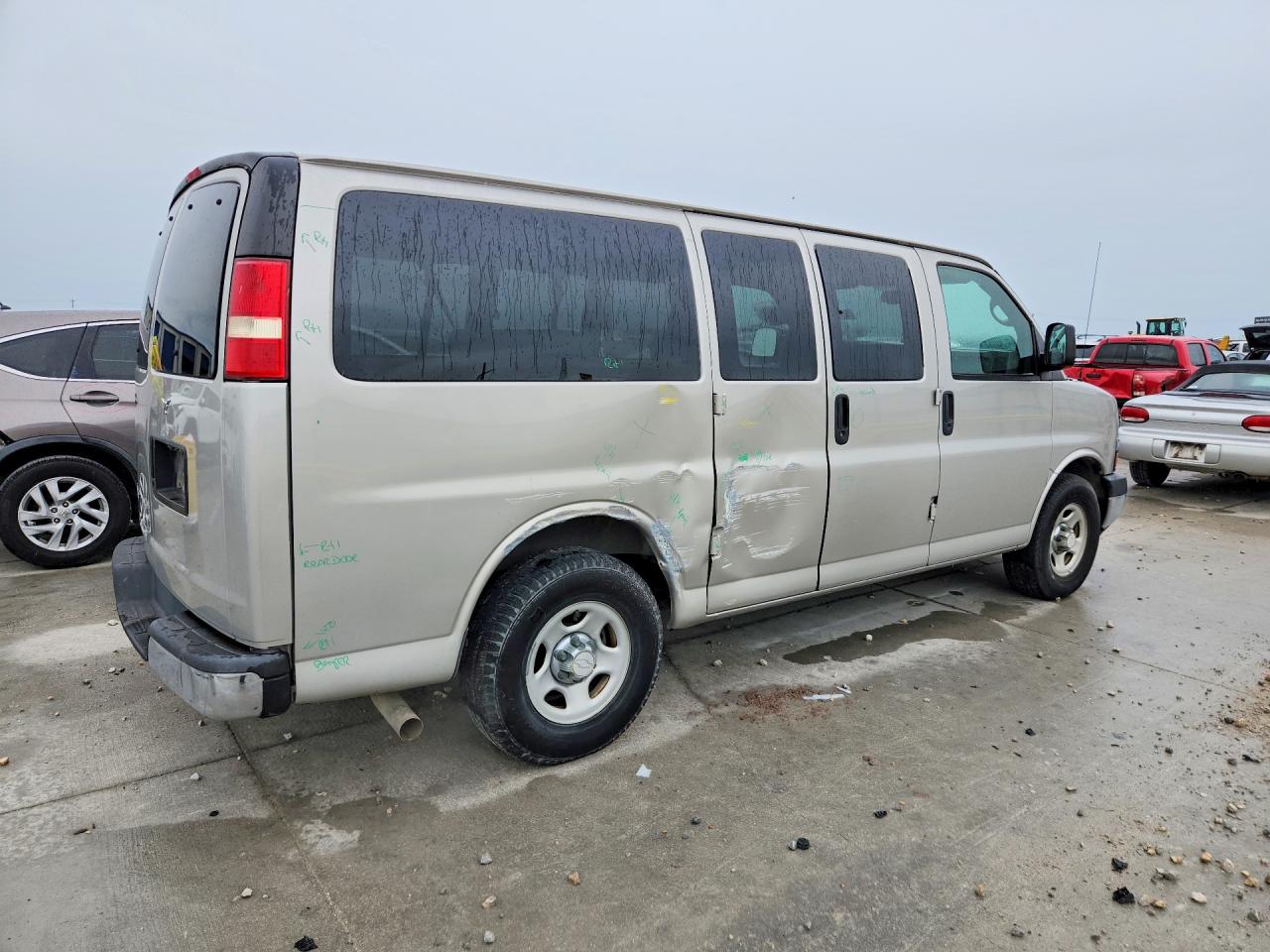 2007 Chevrolet Express G1500 Beige vin: 1GNFG15T271216555