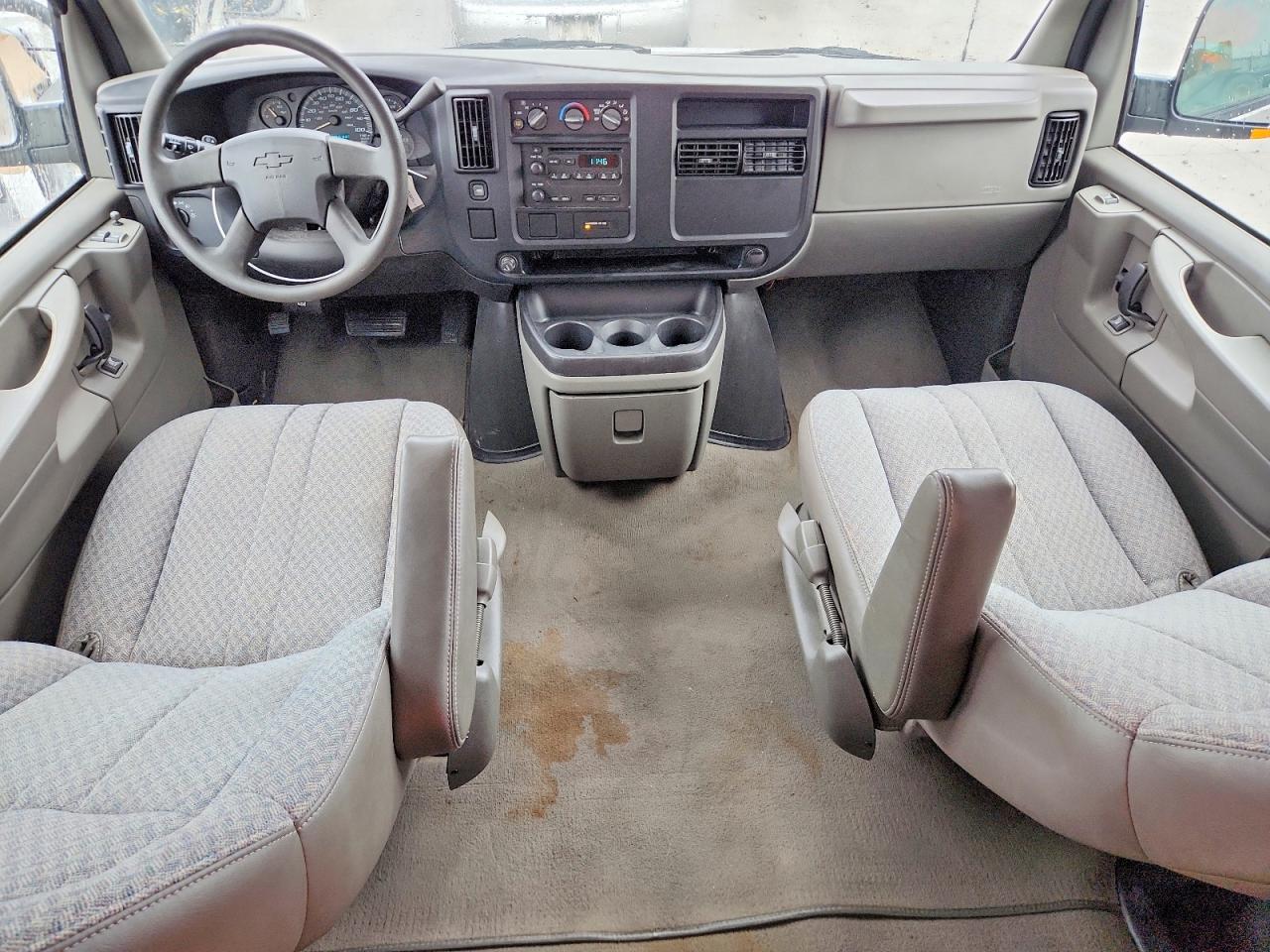 2007 Chevrolet Express G1500 Beige vin: 1GNFG15T271216555