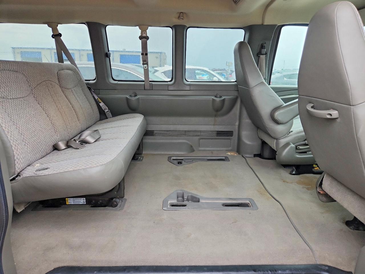 2007 Chevrolet Express G1500 Beige vin: 1GNFG15T271216555