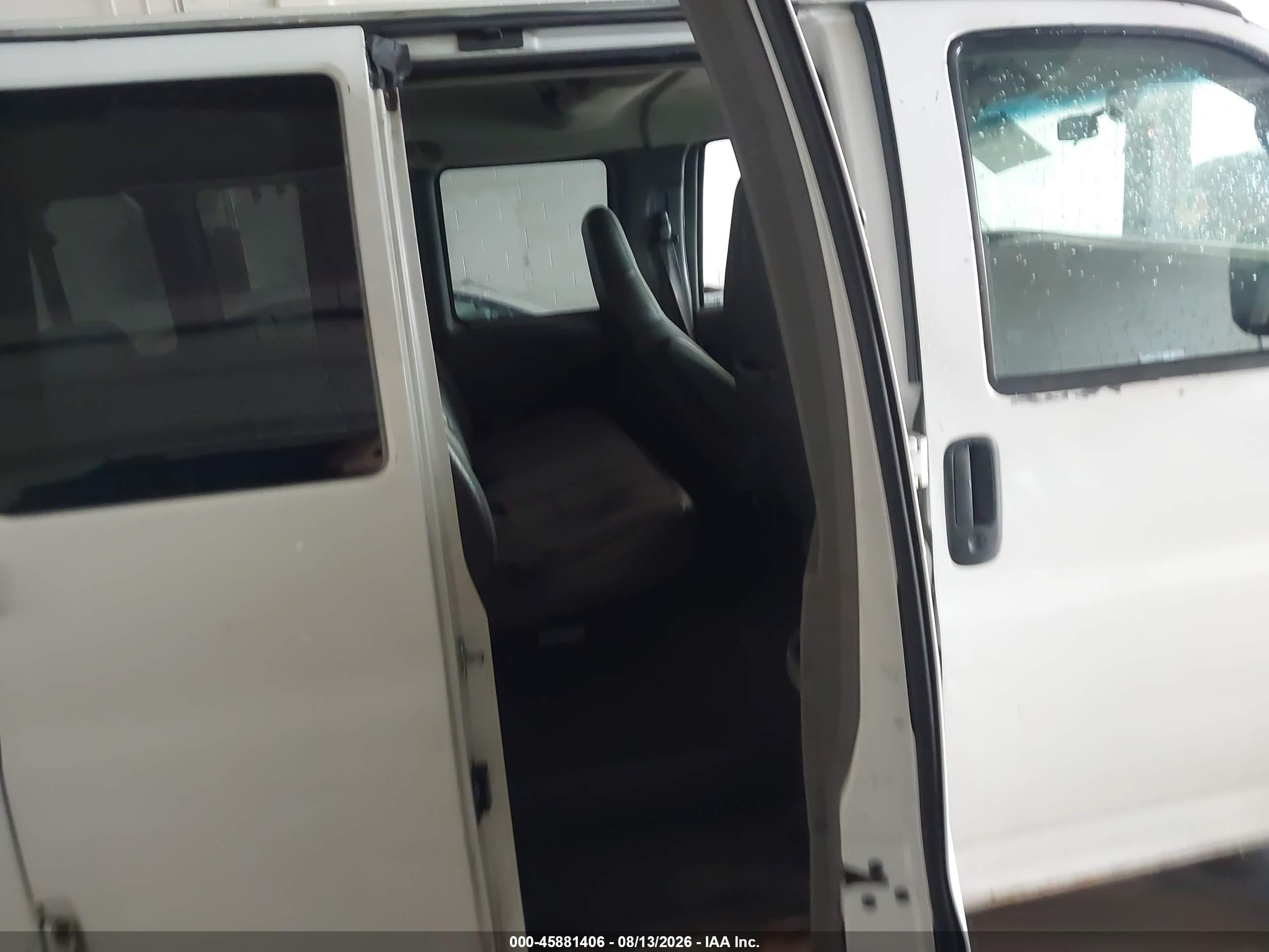 2007 Chevrolet Express Passenger Ls White vin: 1GNFG15Z371210431