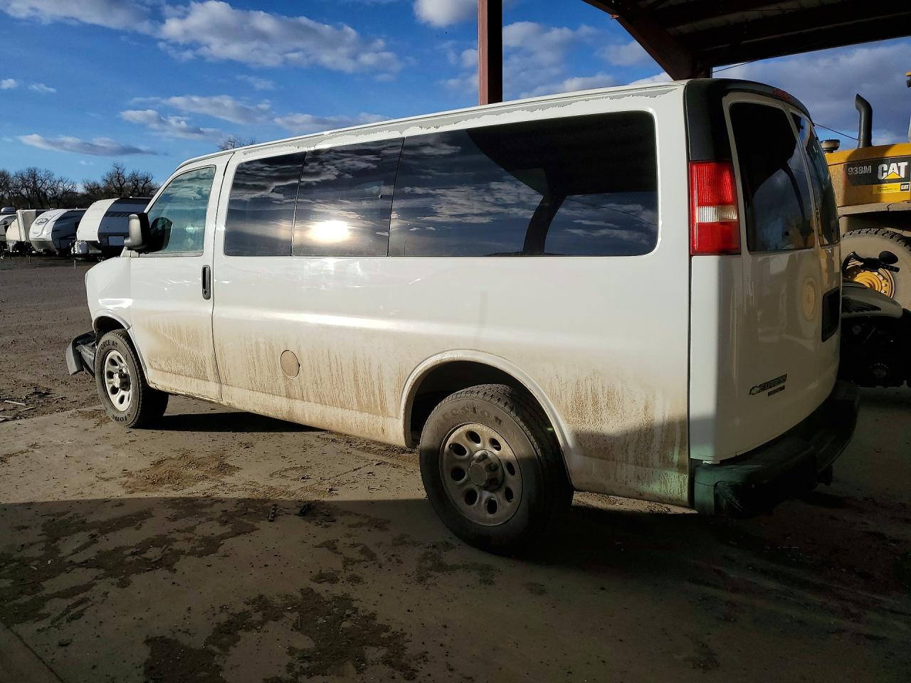 2009 Chevrolet Express G1500 White vin: 1GNFH154191146068