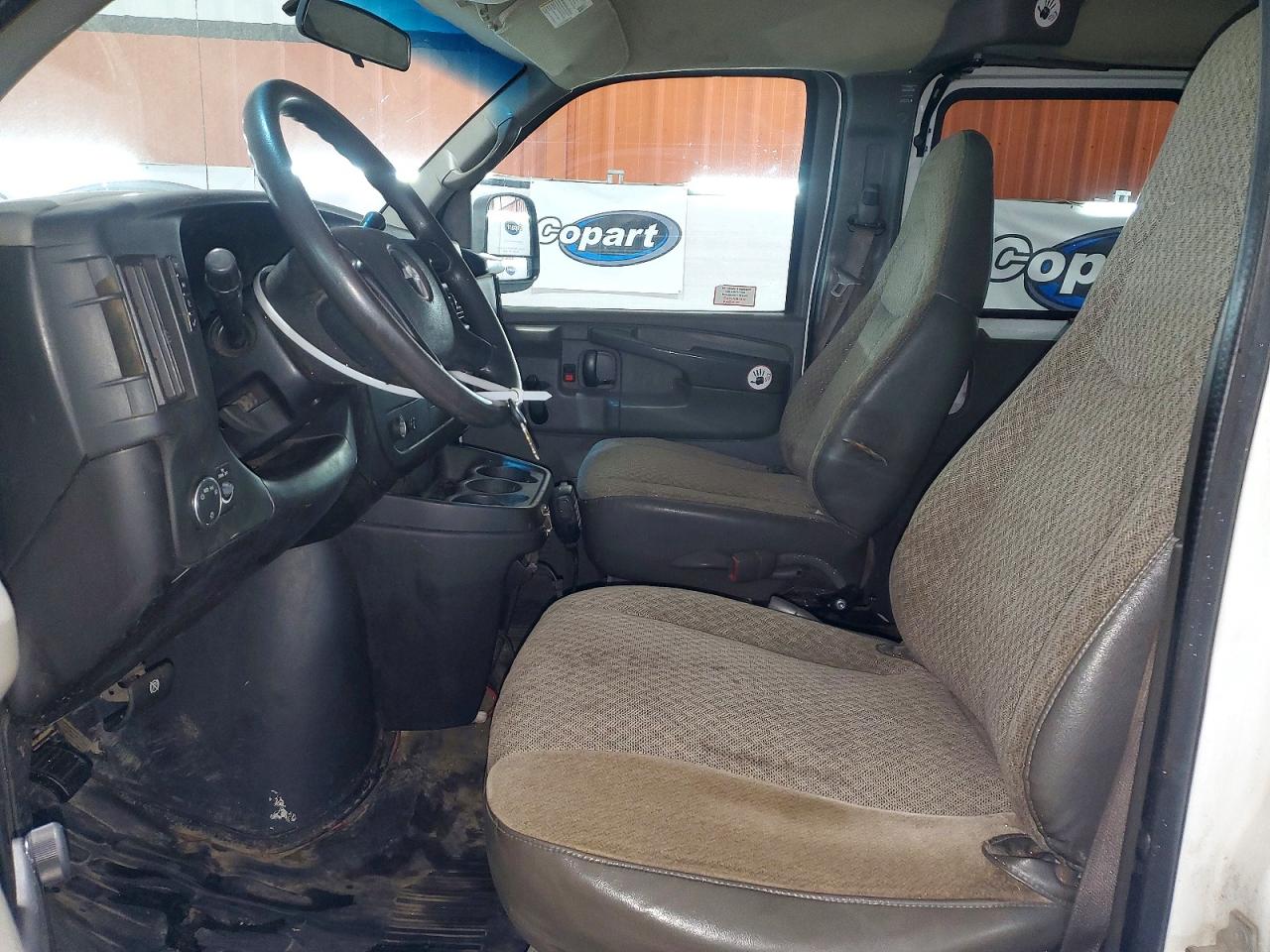 2008 Chevrolet Express G1500 White vin: 1GNFH154X81158766
