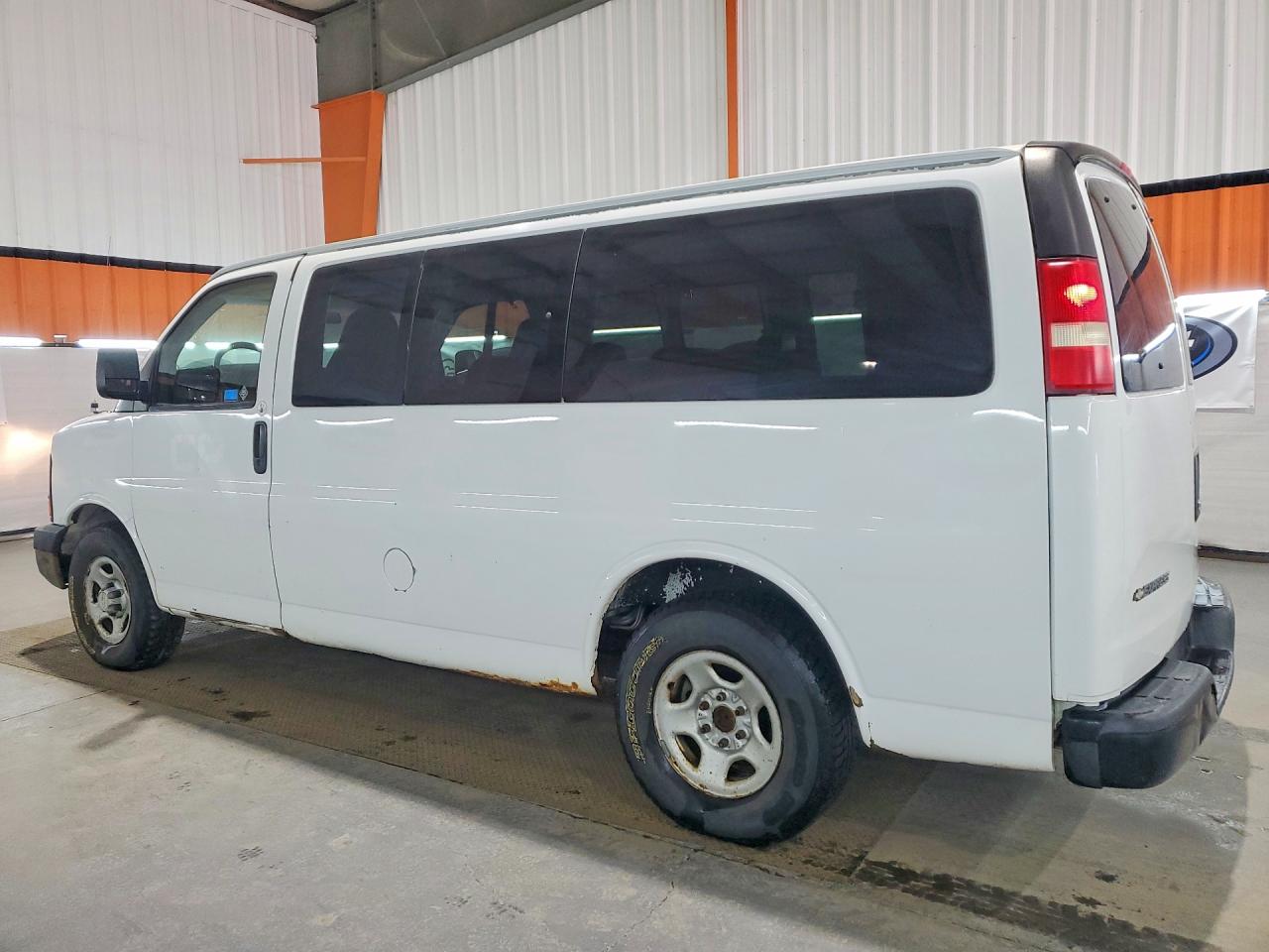 2008 Chevrolet Express G1500 White vin: 1GNFH154X81158766