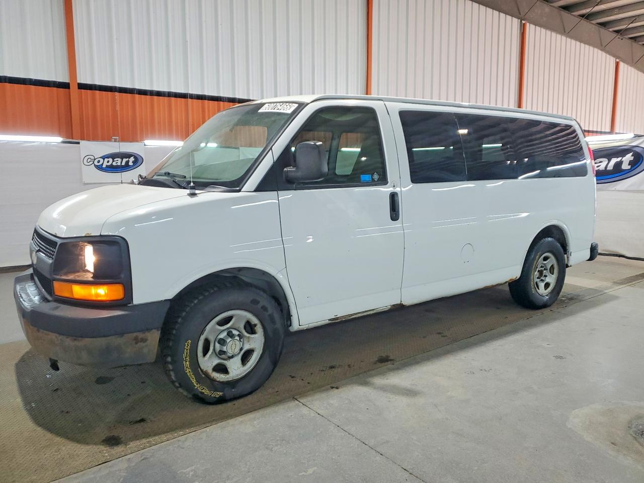 2008 Chevrolet Express G1500 White vin: 1GNFH154X81158766