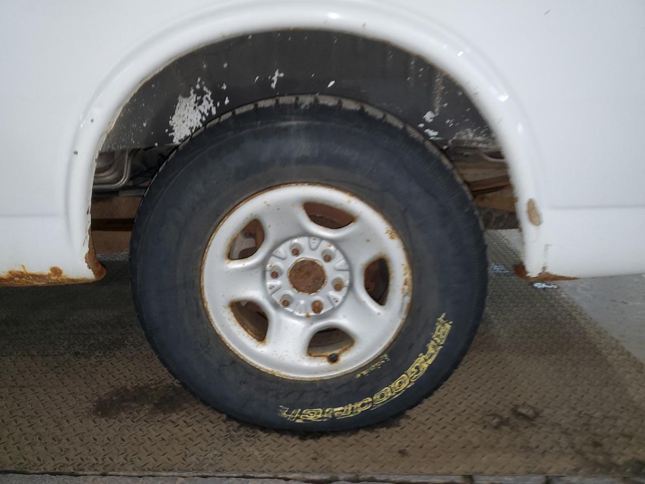 2008 Chevrolet Express G1500 White vin: 1GNFH154X81158766 Damage: Left Rear Wheel, Rust, Repair Required