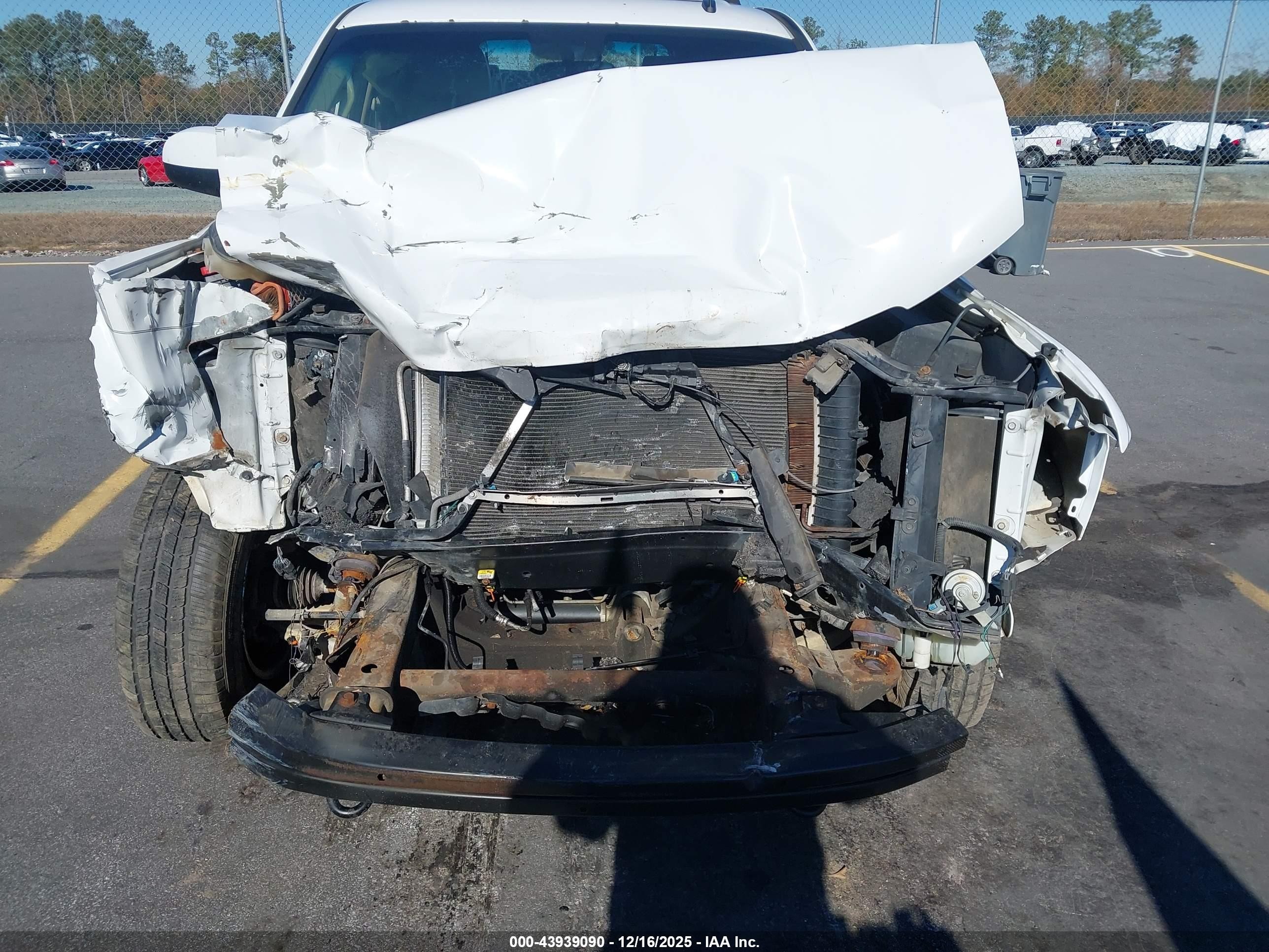 2007 Chevrolet Tahoe Lt White vin: 1GNFK13007R102949