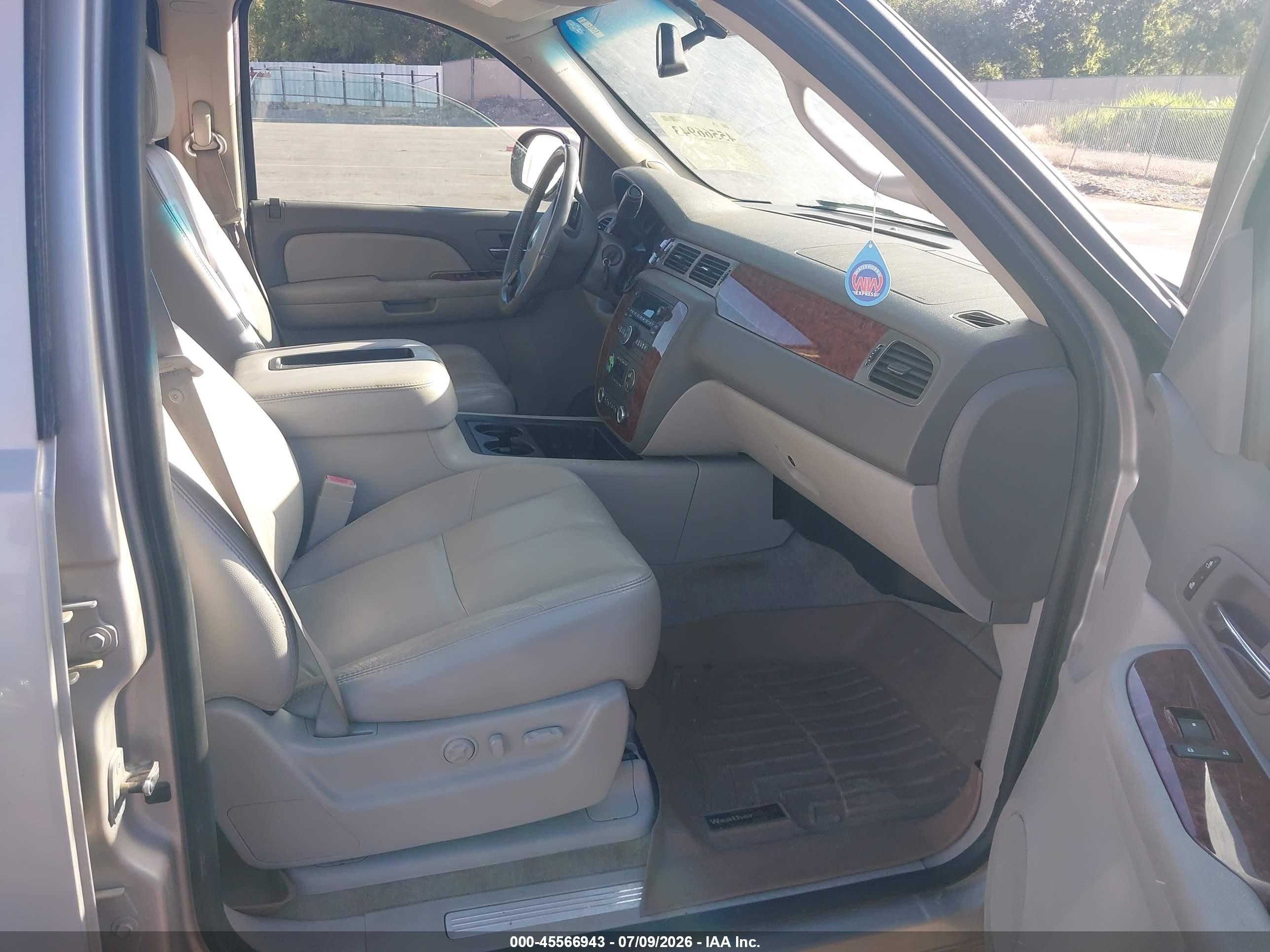 2007 Chevrolet Tahoe K1500 Серебряный vin: 1GNFK13007R2305  