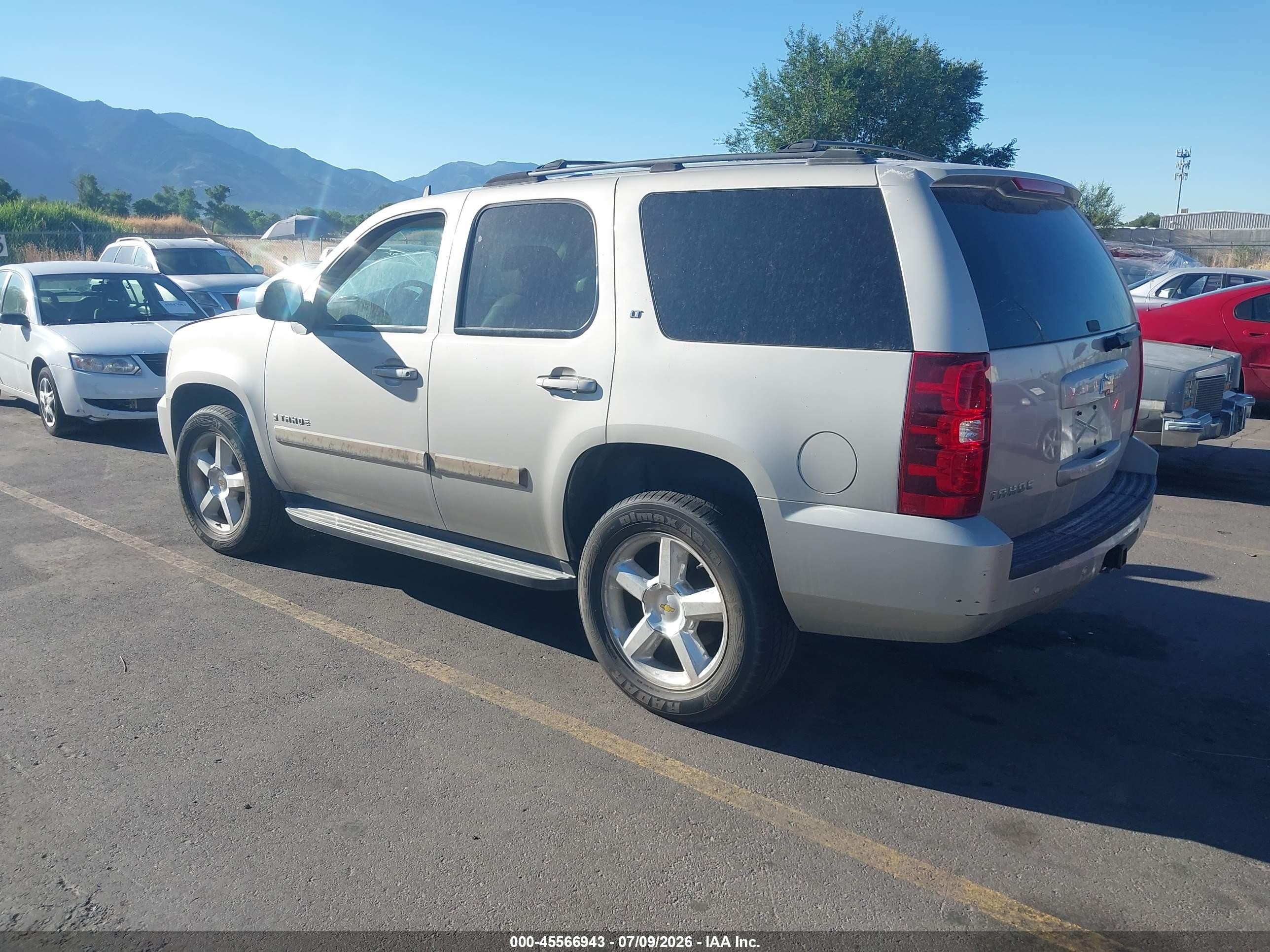 2007 Chevrolet Tahoe K1500 Серебряный vin: 1GNFK13007R2305  