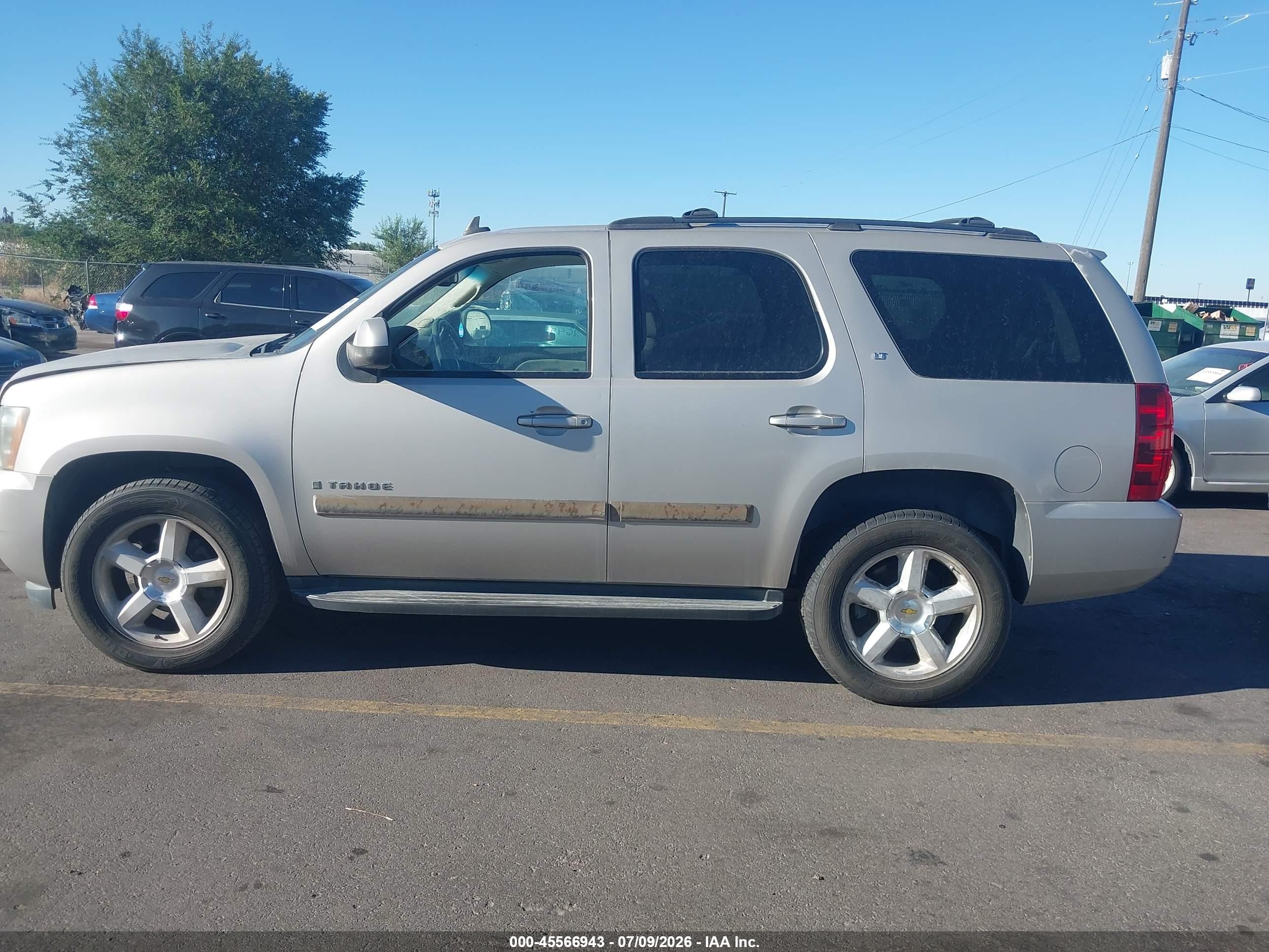 2007 Chevrolet Tahoe K1500 Серебряный vin: 1GNFK13007R2305  