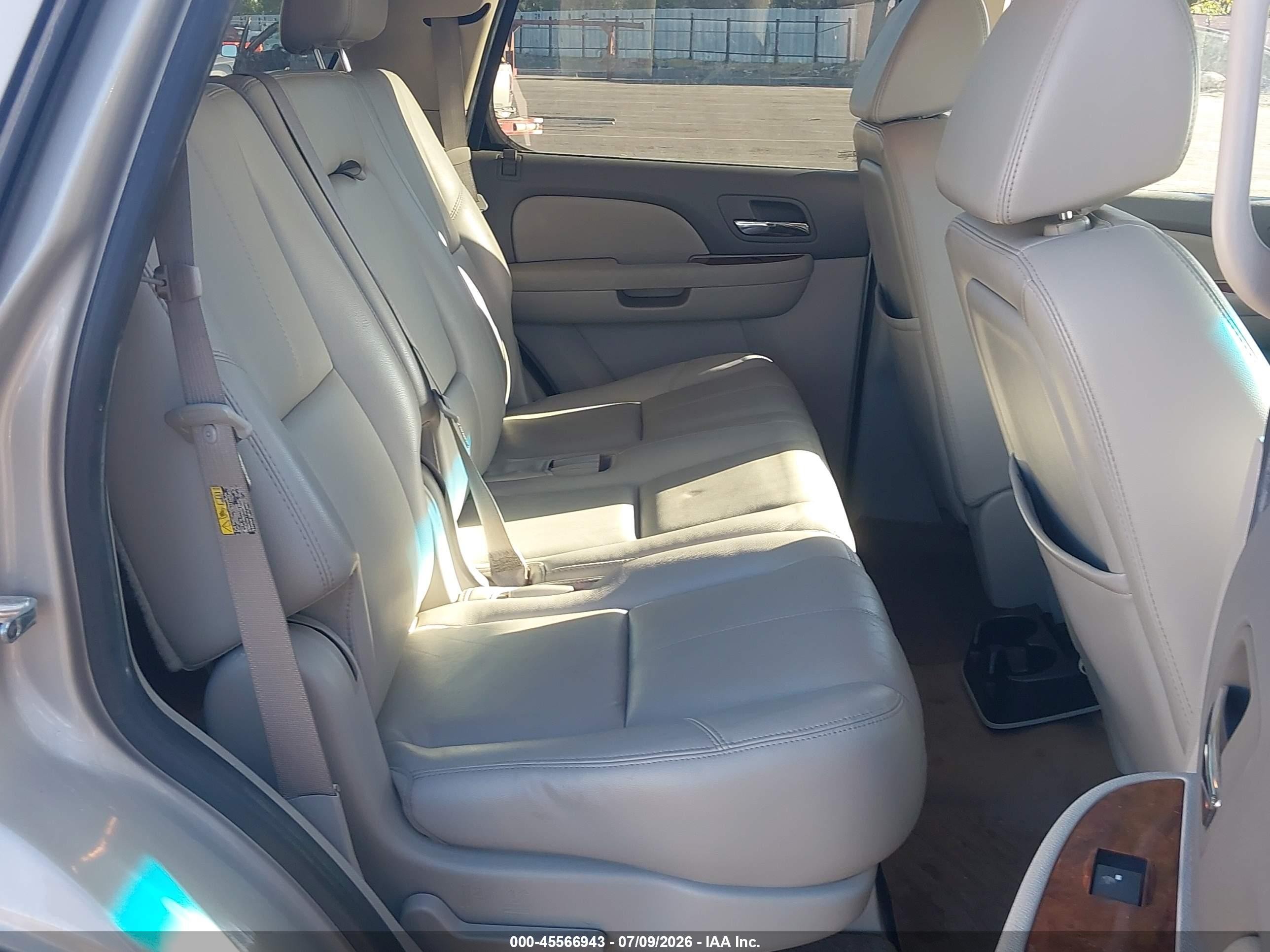 2007 Chevrolet Tahoe K1500 Серебряный vin: 1GNFK13007R2305  