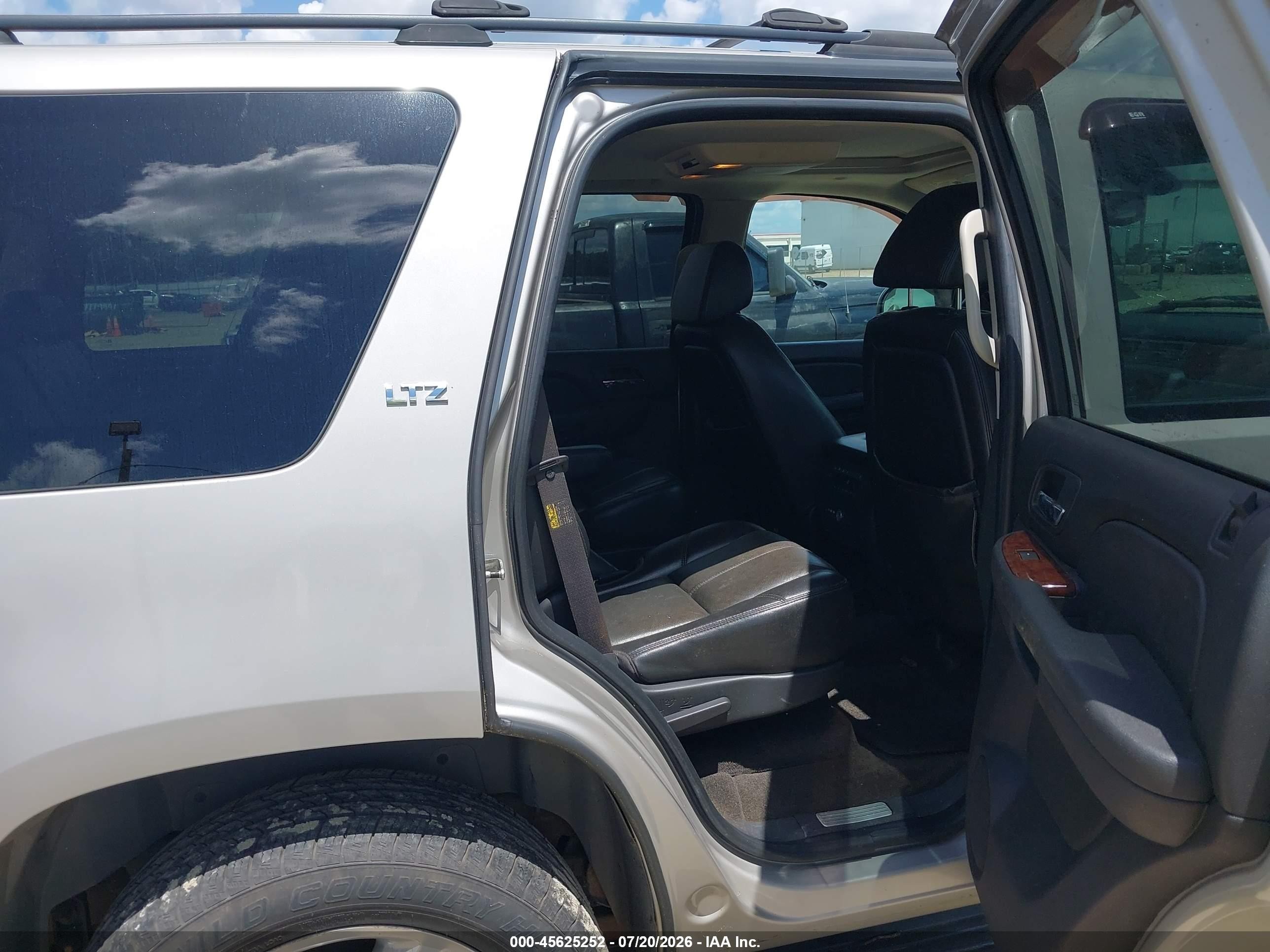 2007 Chevrolet Tahoe Ltz Tan vin: 1GNFK13007R260031