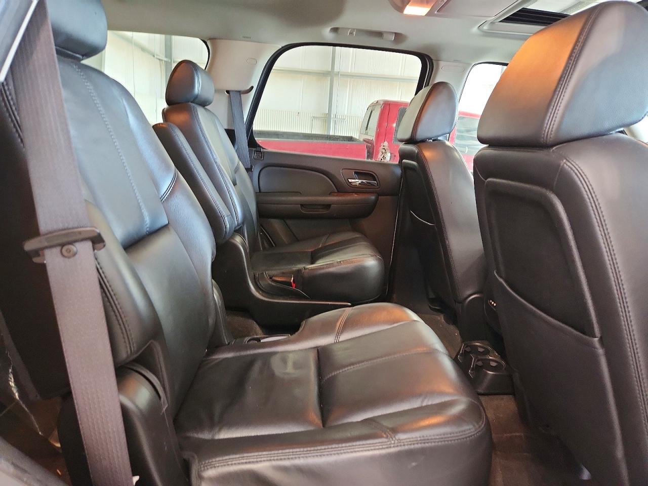 2008 Chevrolet Tahoe K1500 White vin: 1GNFK13008R274495