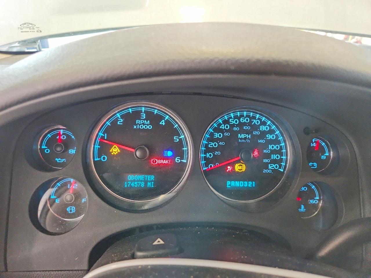 2008 Chevrolet Tahoe K1500 White vin: 1GNFK13008R274495