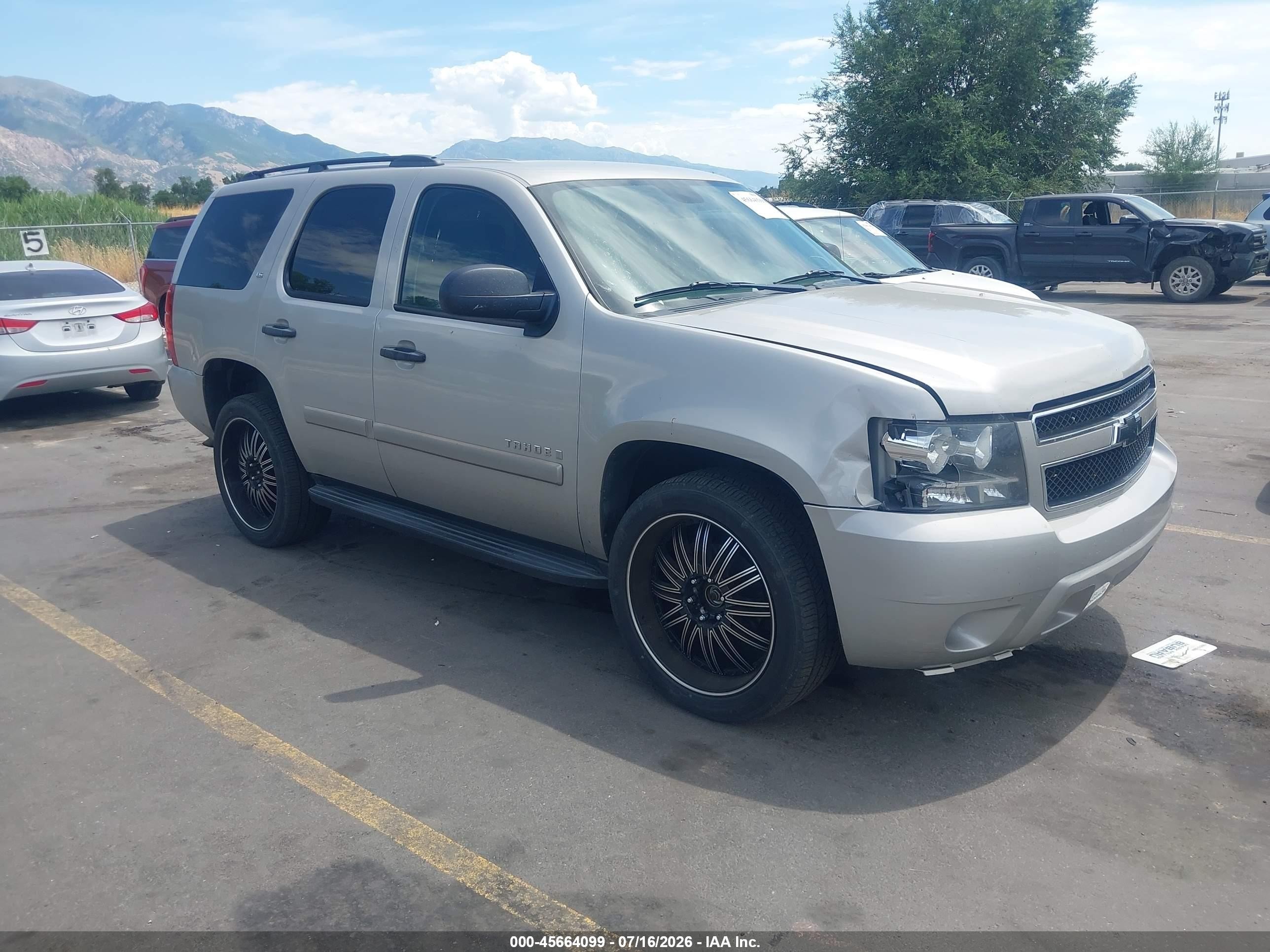 2009 Chevrolet Tahoe Ls Silver vin: 1GNFK13009R189805