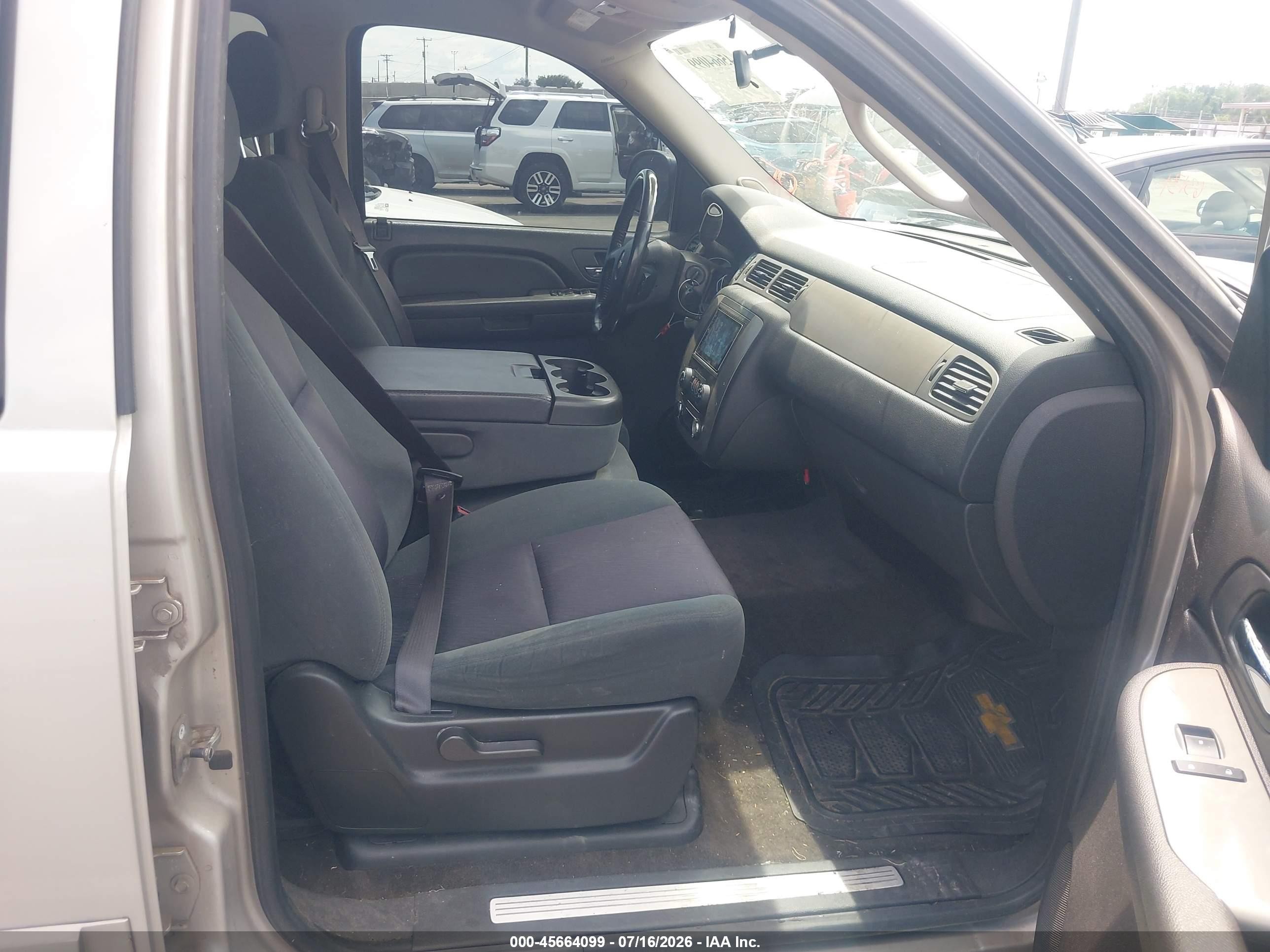2009 Chevrolet Tahoe Ls Silver vin: 1GNFK13009R189805