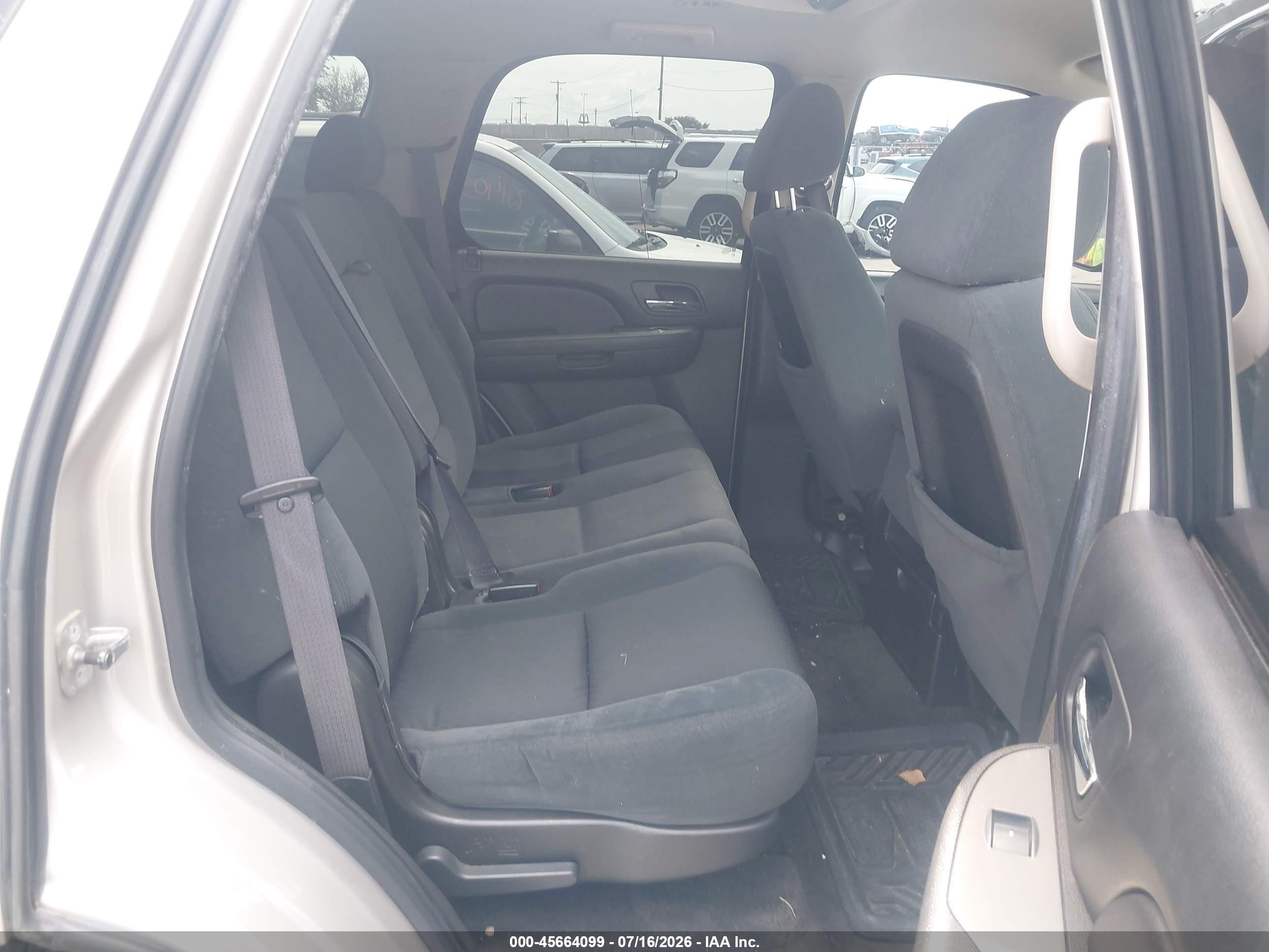 2009 Chevrolet Tahoe Ls Silver vin: 1GNFK13009R189805