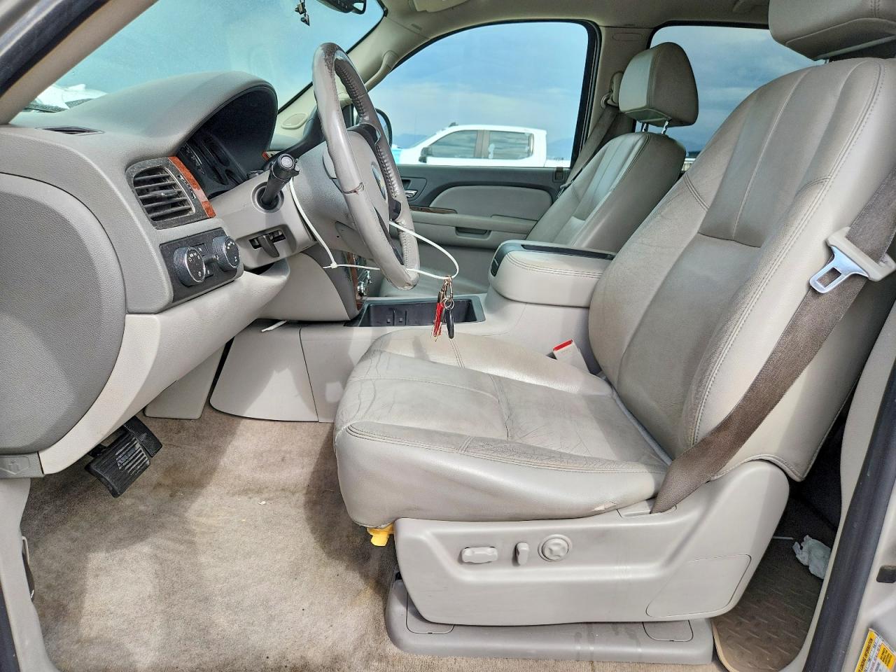 2007 Chevrolet Tahoe K1500 Желто-коричневый vin: 1GNFK13017J115689