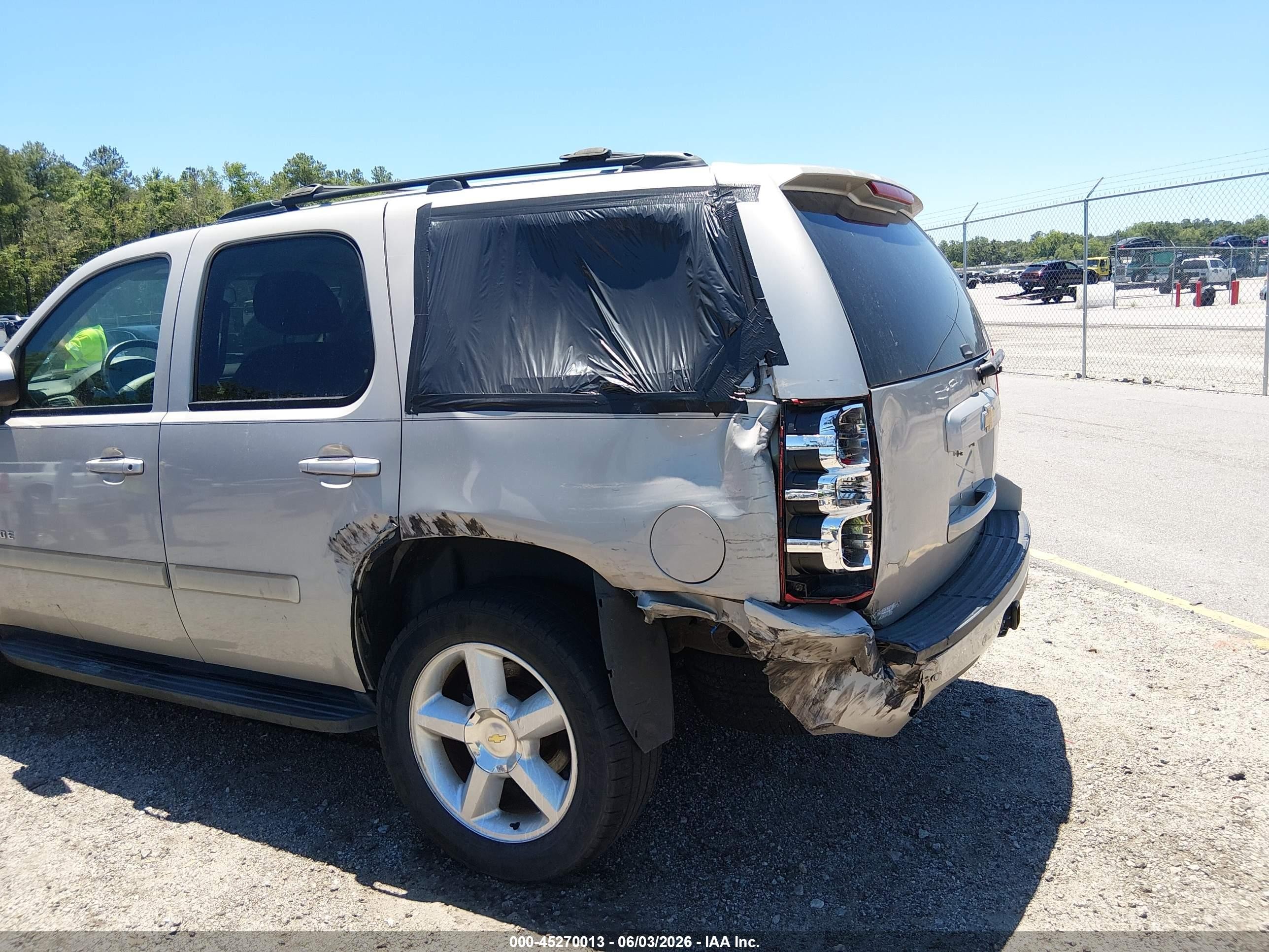 2008 Chevrolet Tahoe Lt Gray vin: 1GNFK13018J142540