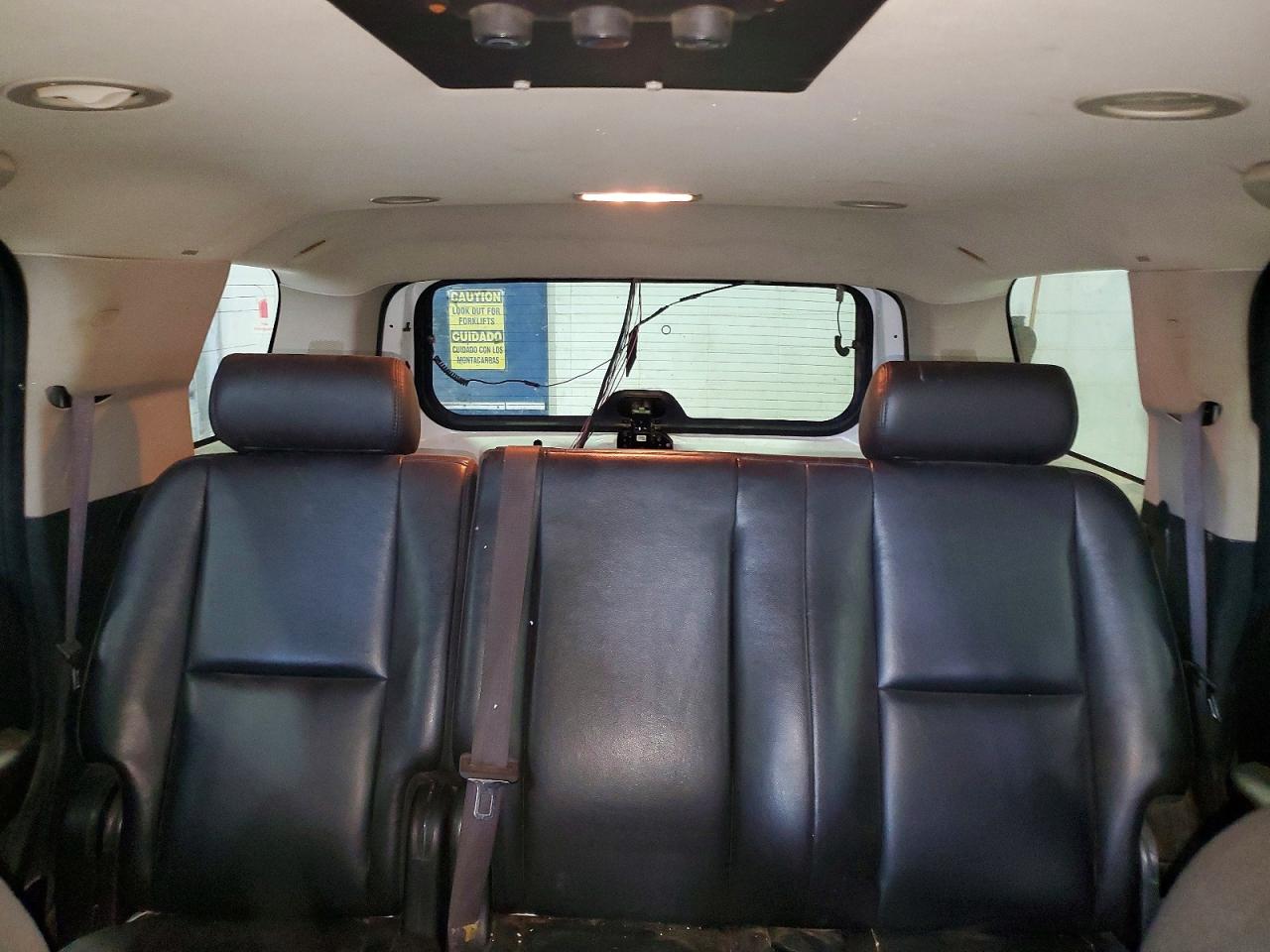 2009 Chevrolet Tahoe K1500 Ls White vin: 1GNFK13019R214274