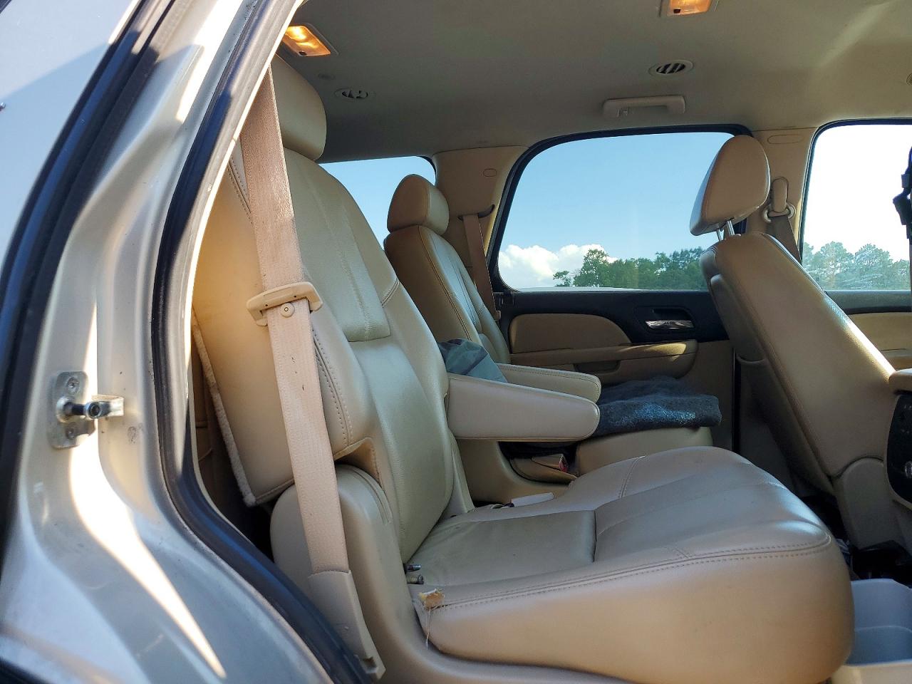 2007 Chevrolet Tahoe K1500 Gold vin: 1GNFK13027R101415