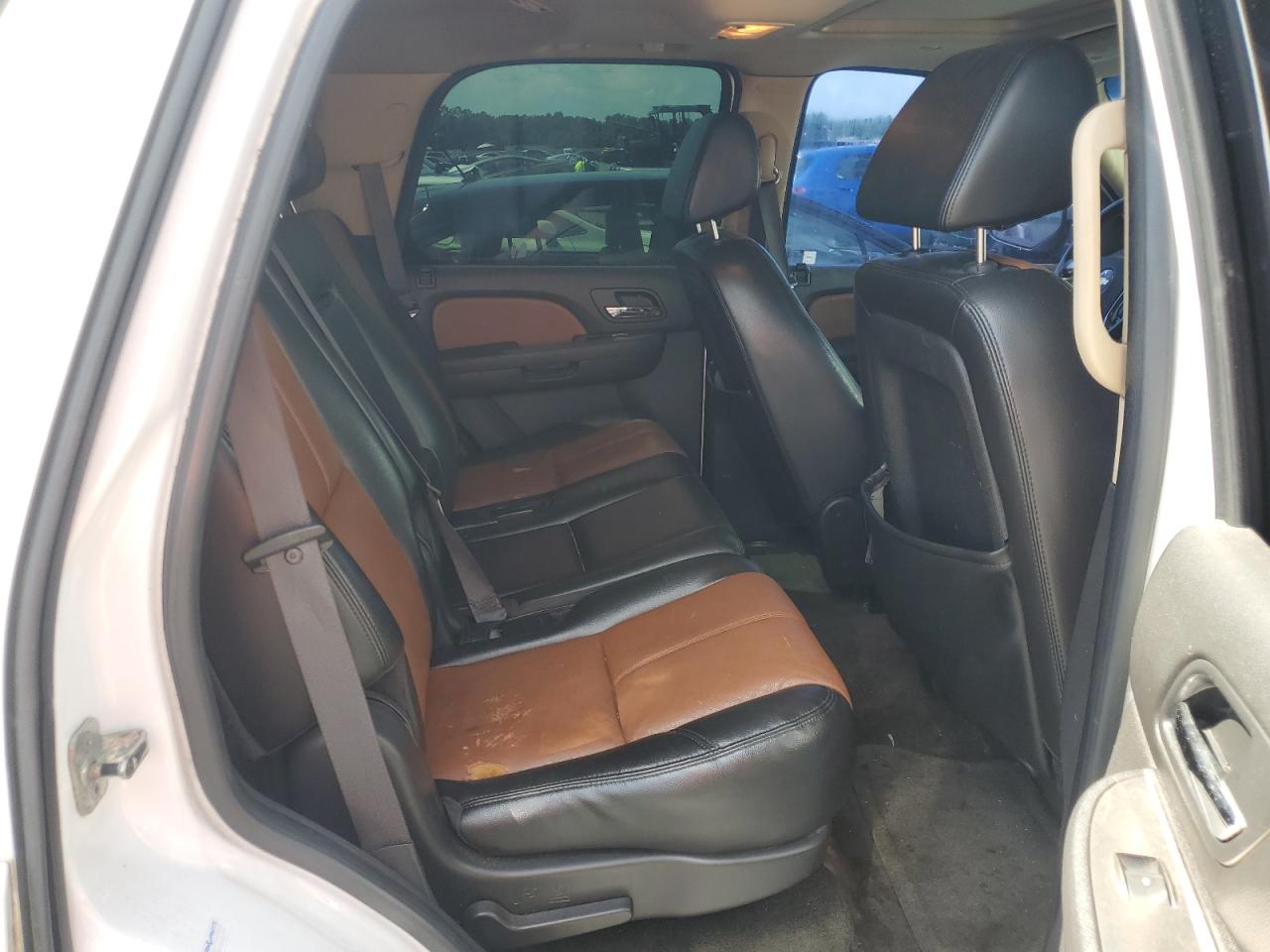 2007 Chevrolet Tahoe K1500 White vin: 1GNFK13027R358560