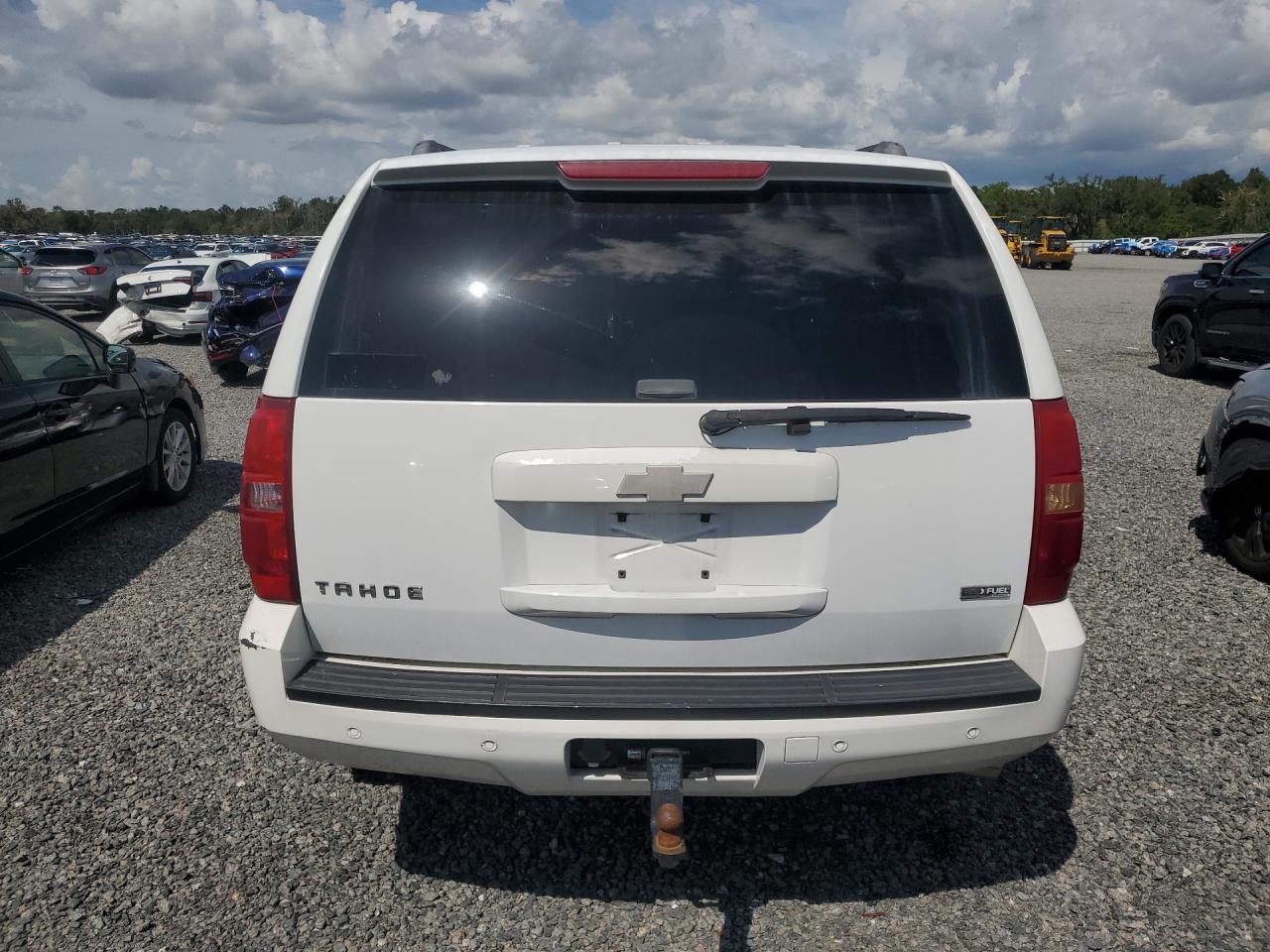2007 Chevrolet Tahoe K1500 White vin: 1GNFK13027R358560