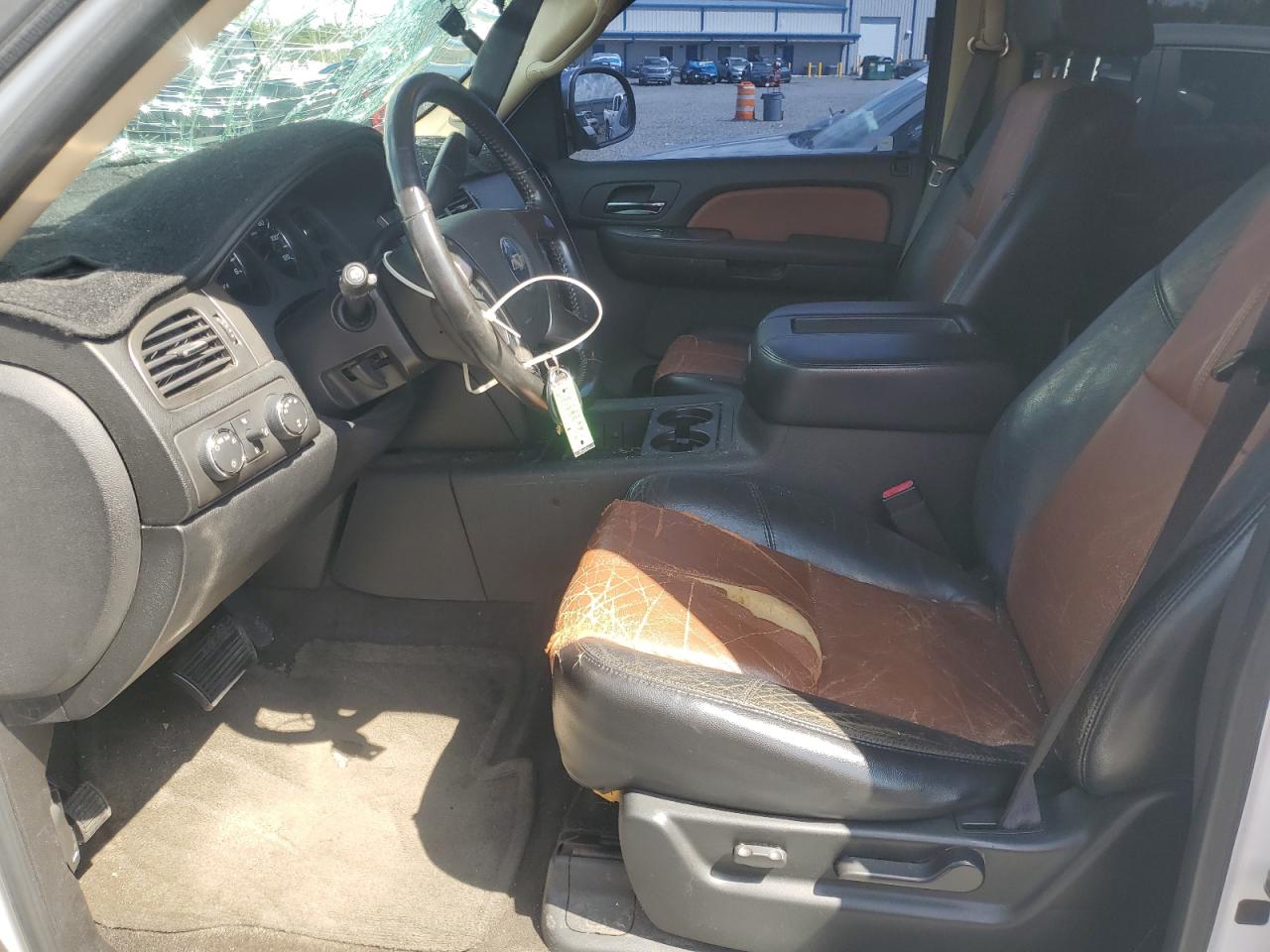 2007 Chevrolet Tahoe K1500 White vin: 1GNFK13027R358560