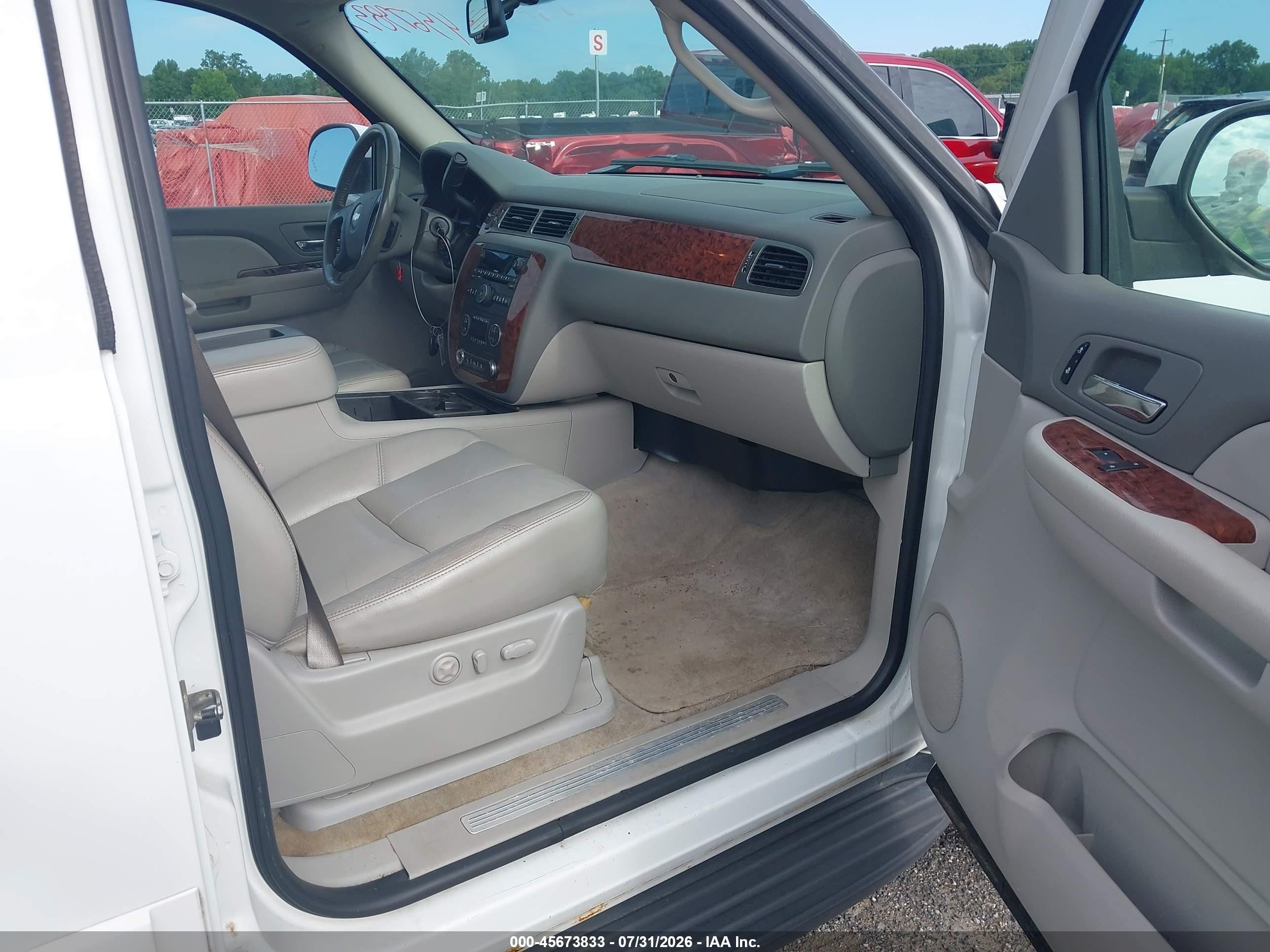 2007 Chevrolet Tahoe Lt White vin: 1GNFK13037J313237