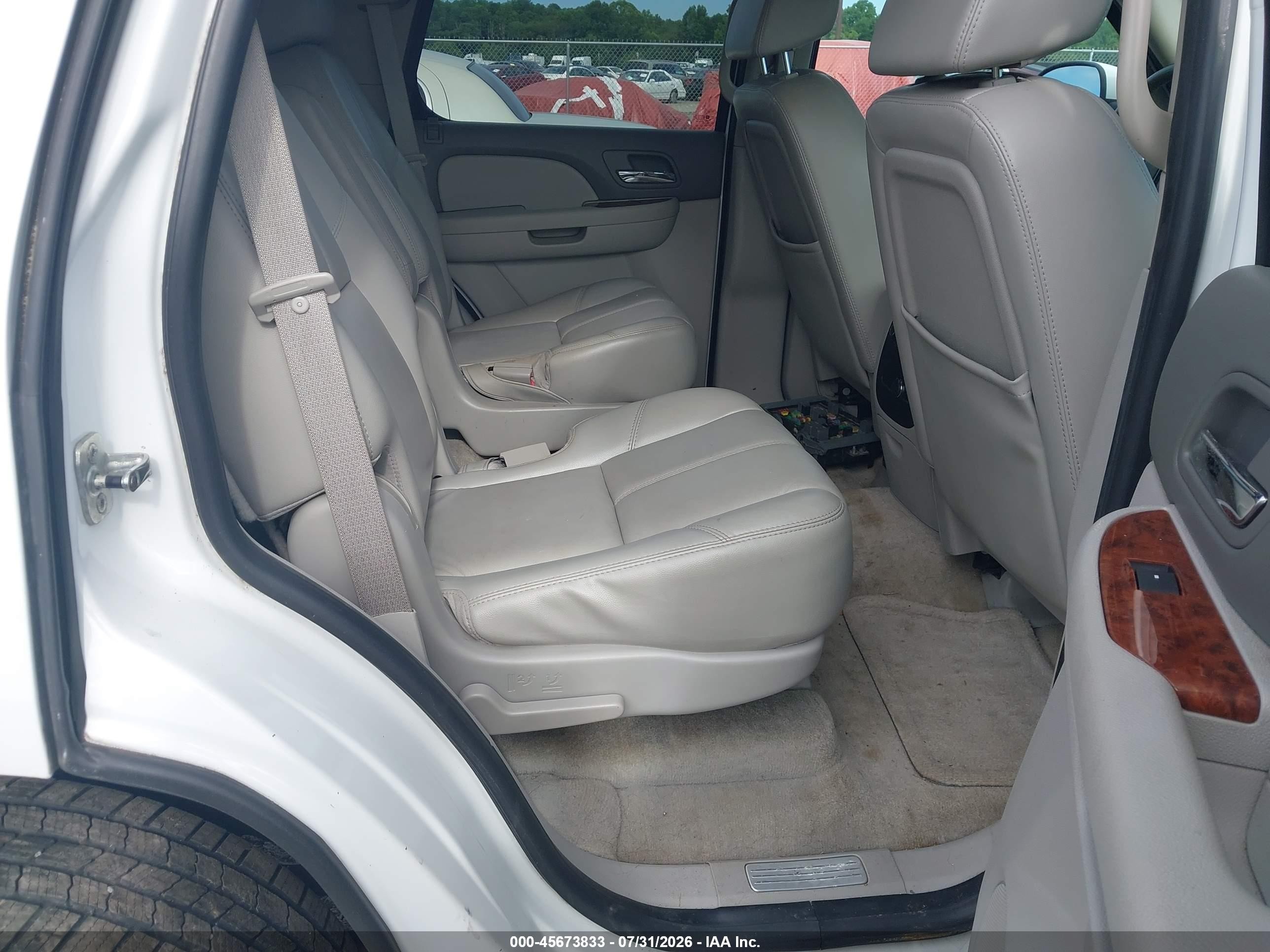2007 Chevrolet Tahoe Lt White vin: 1GNFK13037J313237