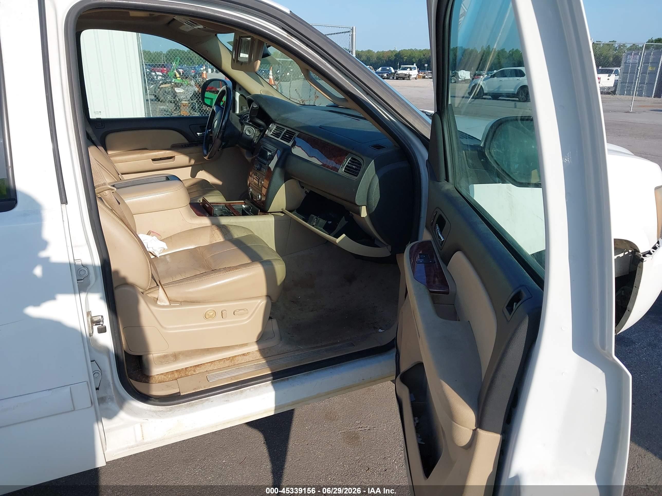 2007 Chevrolet Tahoe Ltz White vin: 1GNFK13037J350174