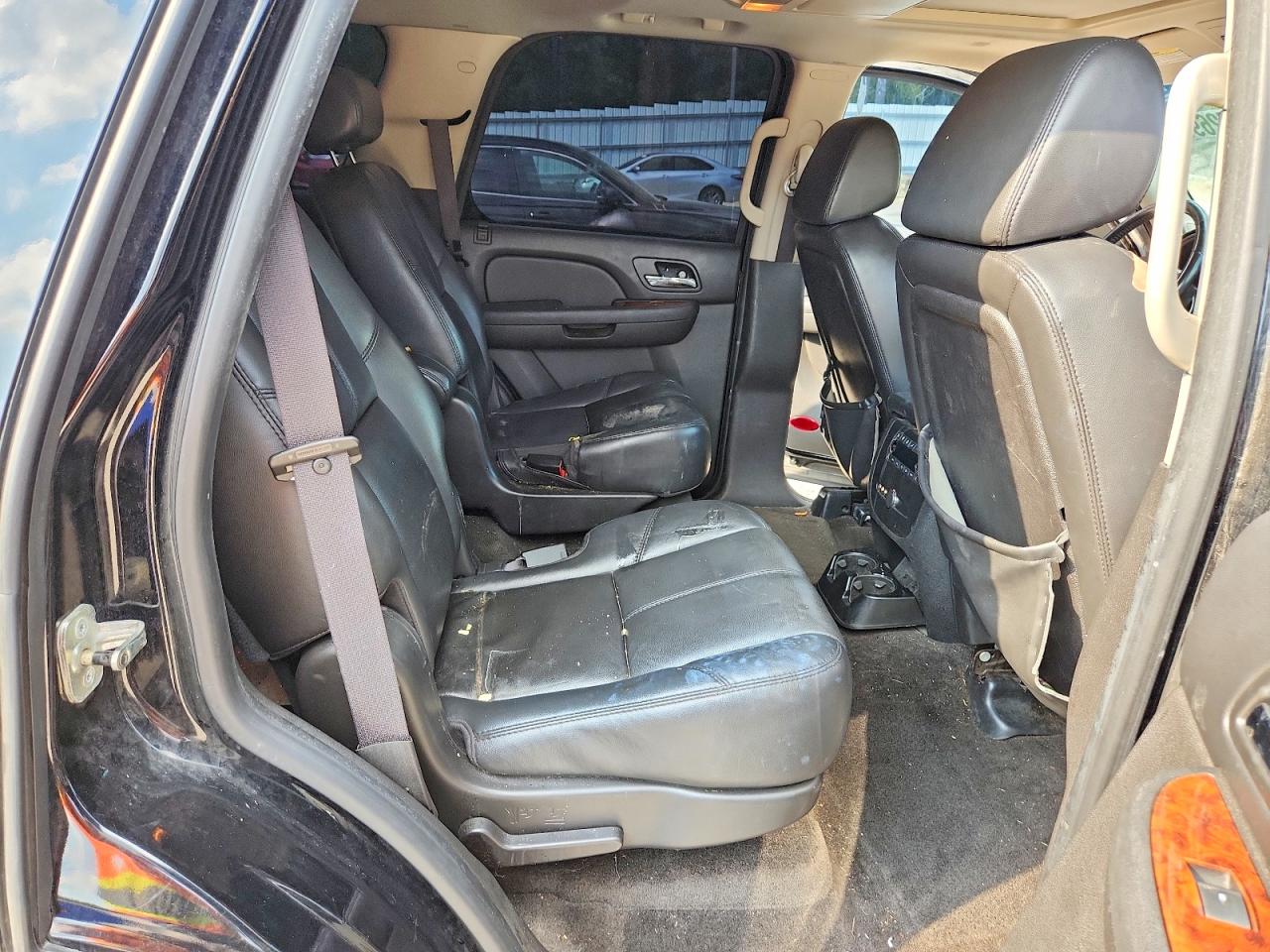 2007 Chevrolet Tahoe K1500 Black vin: 1GNFK13037J396152
