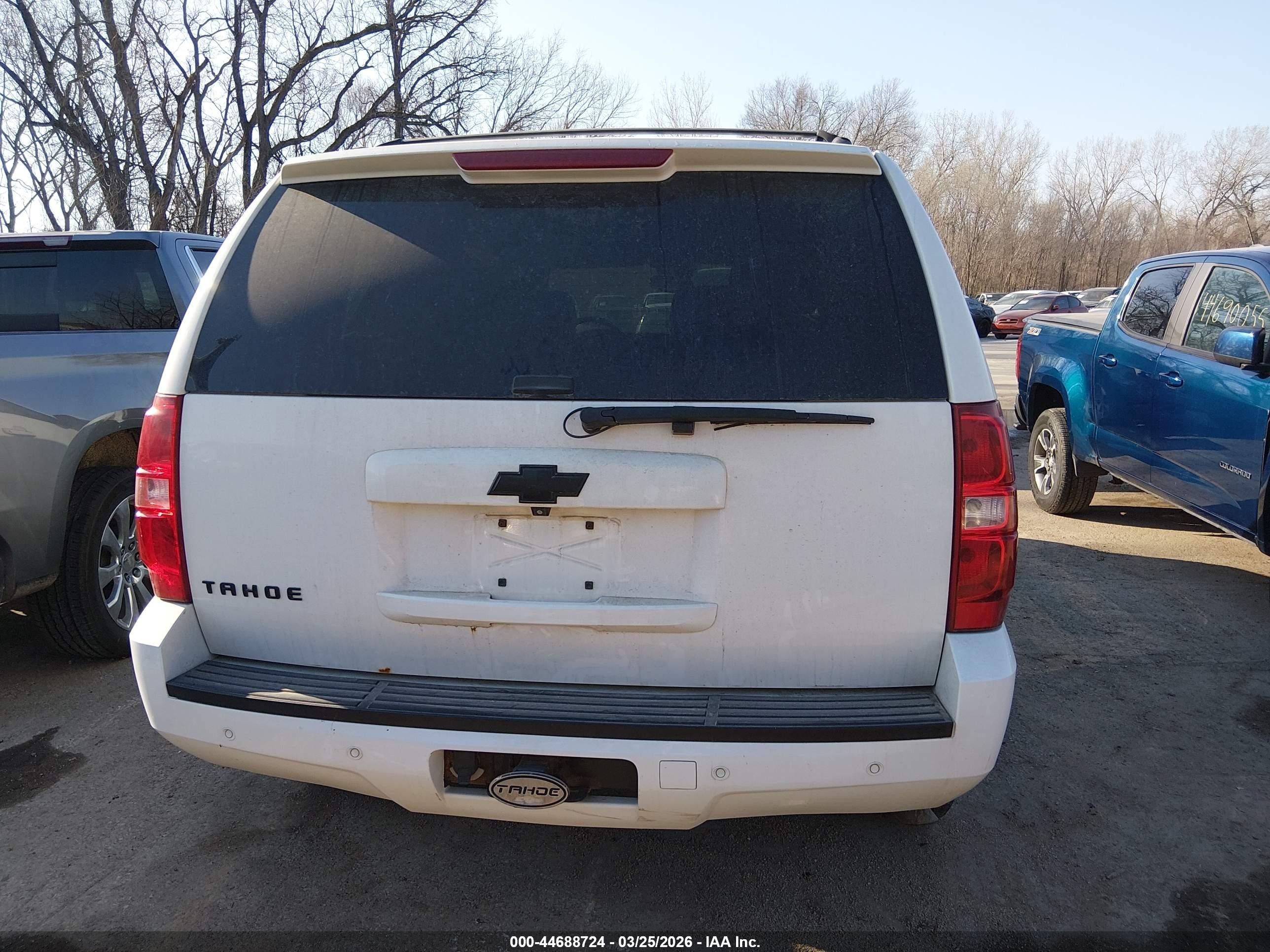 2007 Chevrolet Tahoe Lt White vin: 1GNFK13037R225726