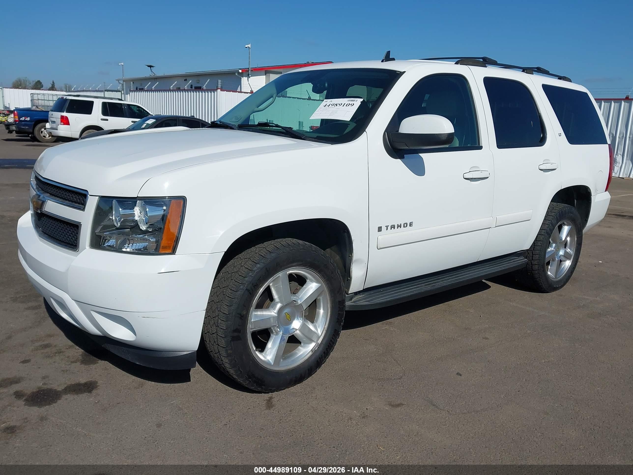 2007 Chevrolet Tahoe Lt White vin: 1GNFK13037R284307