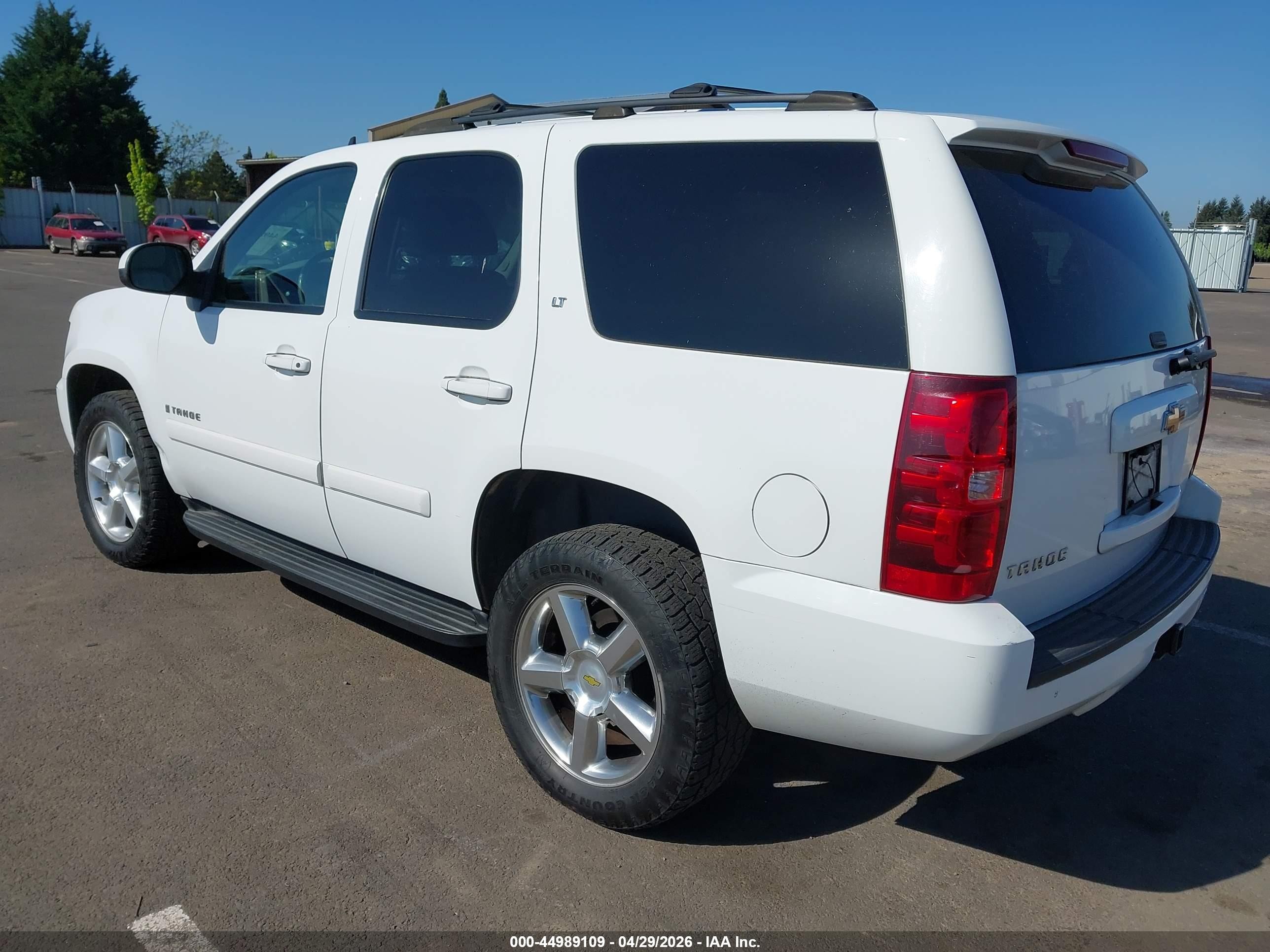 2007 Chevrolet Tahoe Lt White vin: 1GNFK13037R284307