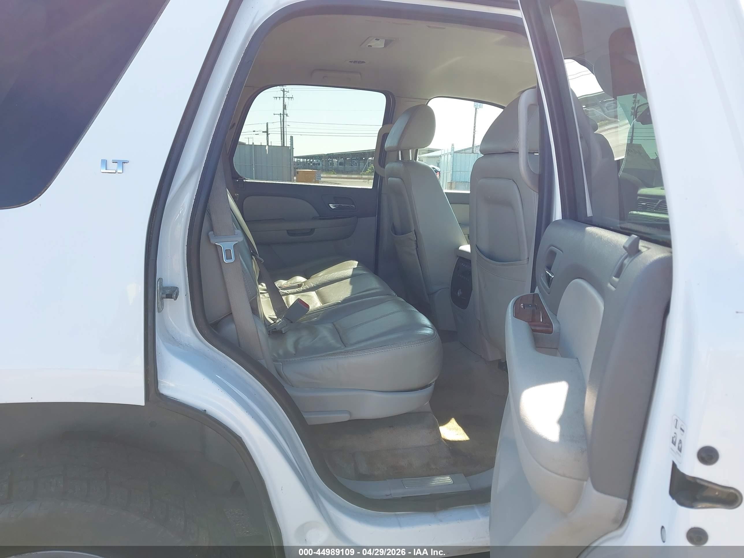2007 Chevrolet Tahoe Lt White vin: 1GNFK13037R284307