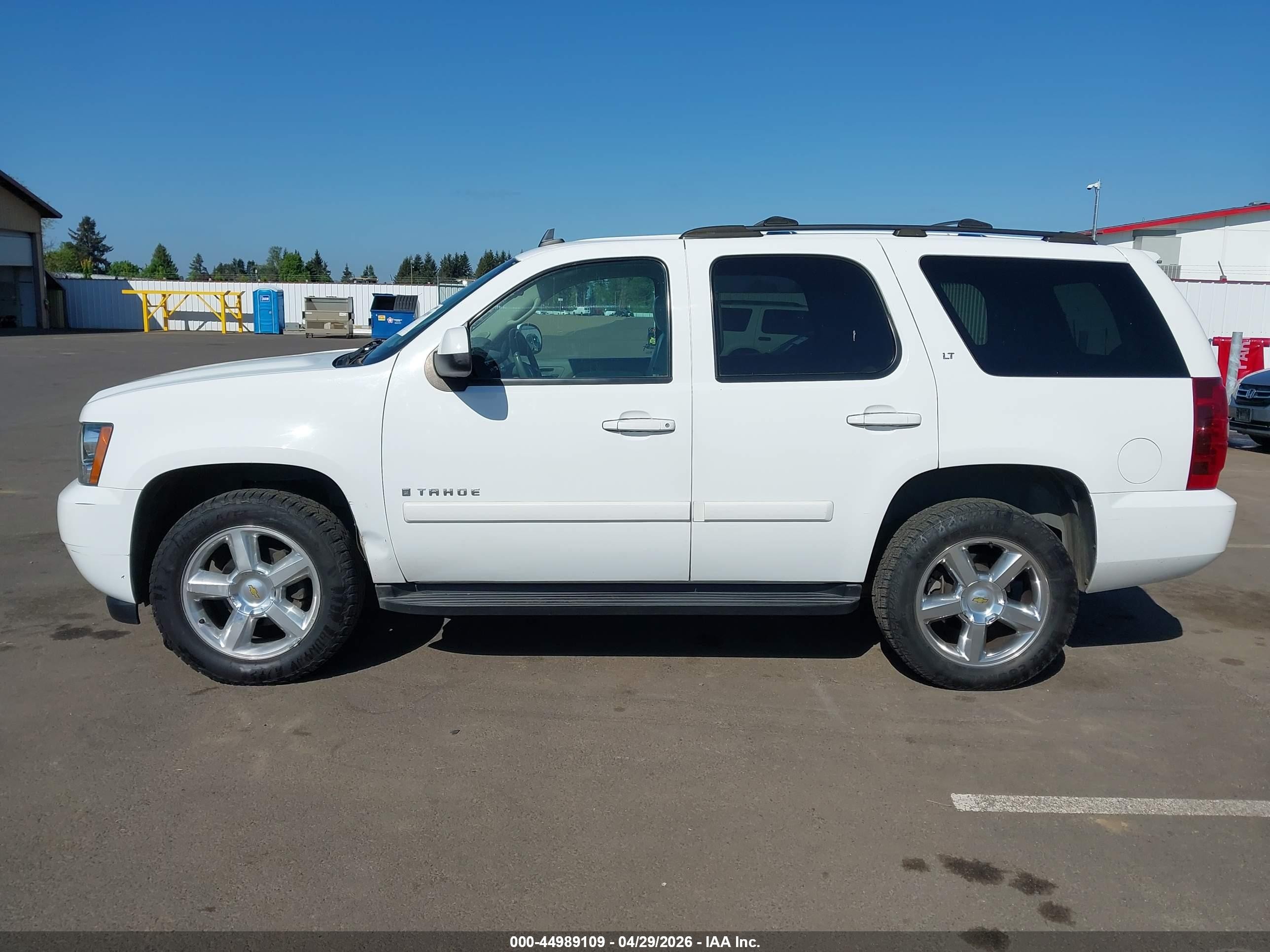 2007 Chevrolet Tahoe Lt White vin: 1GNFK13037R284307