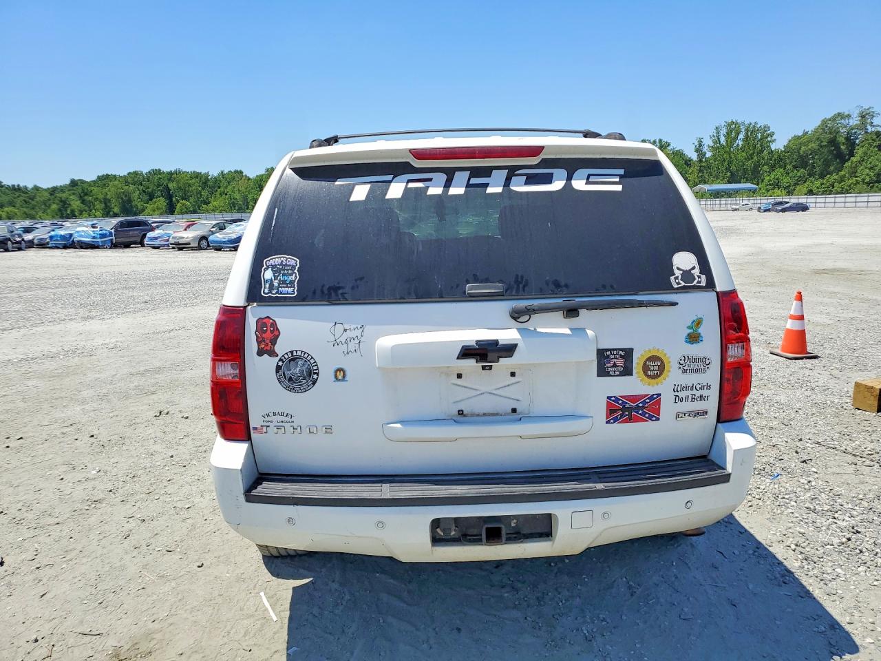 2007 Chevrolet Tahoe K1500 White vin: 1GNFK13037R314258