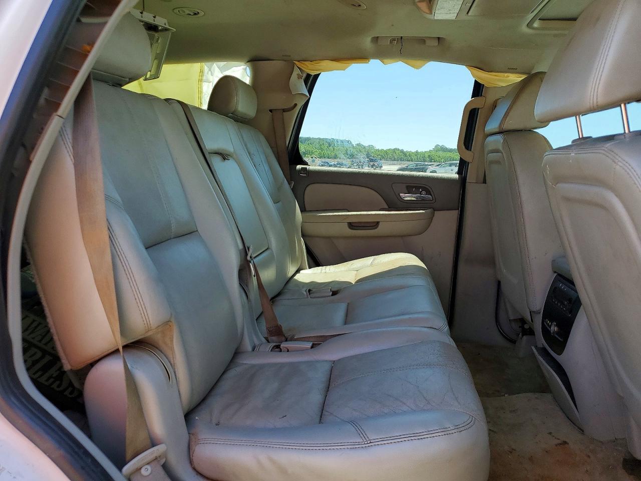 2007 Chevrolet Tahoe K1500 White vin: 1GNFK13037R314258