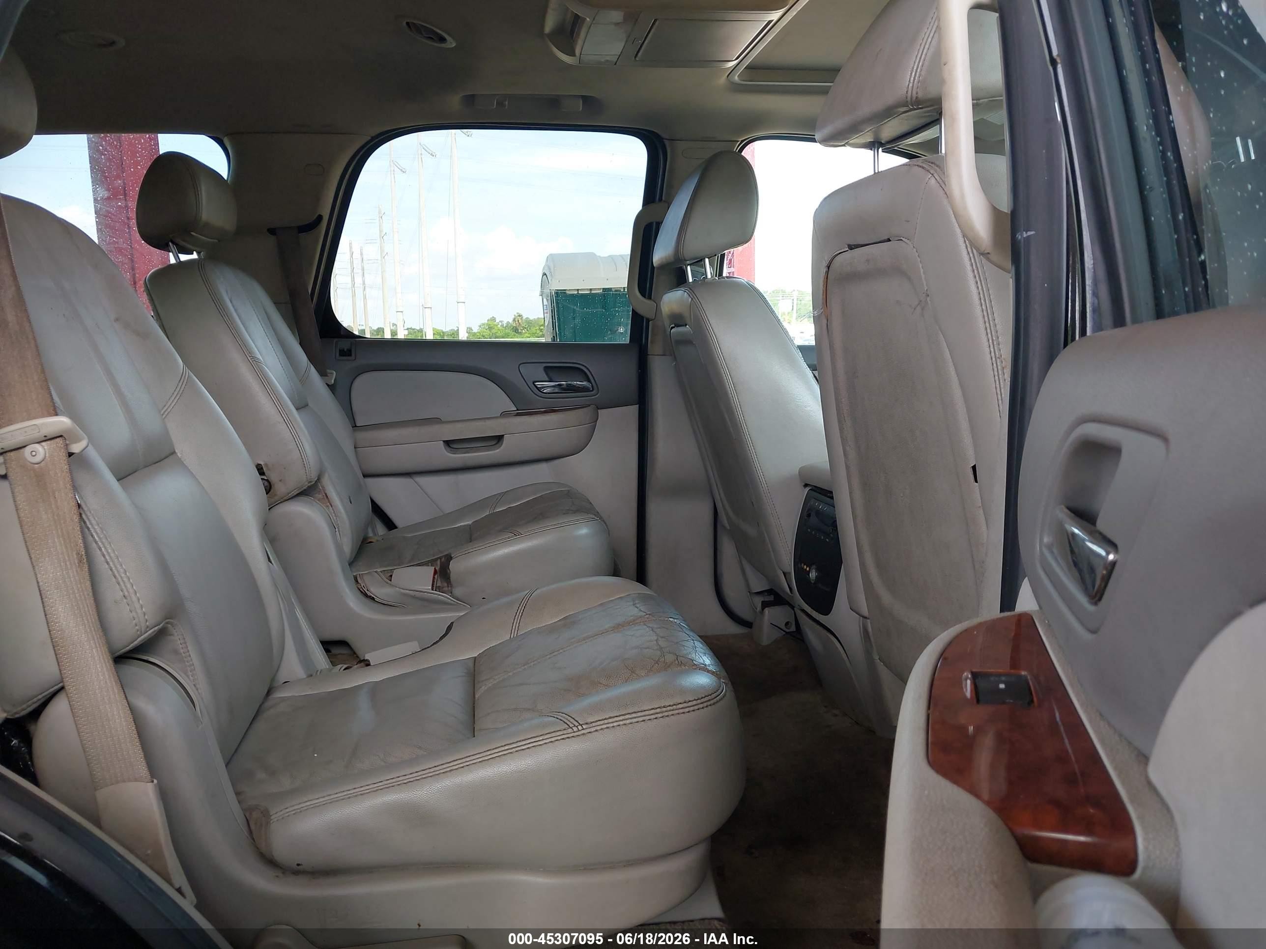 2007 Chevrolet Tahoe Ltz Black vin: 1GNFK13037R415171
