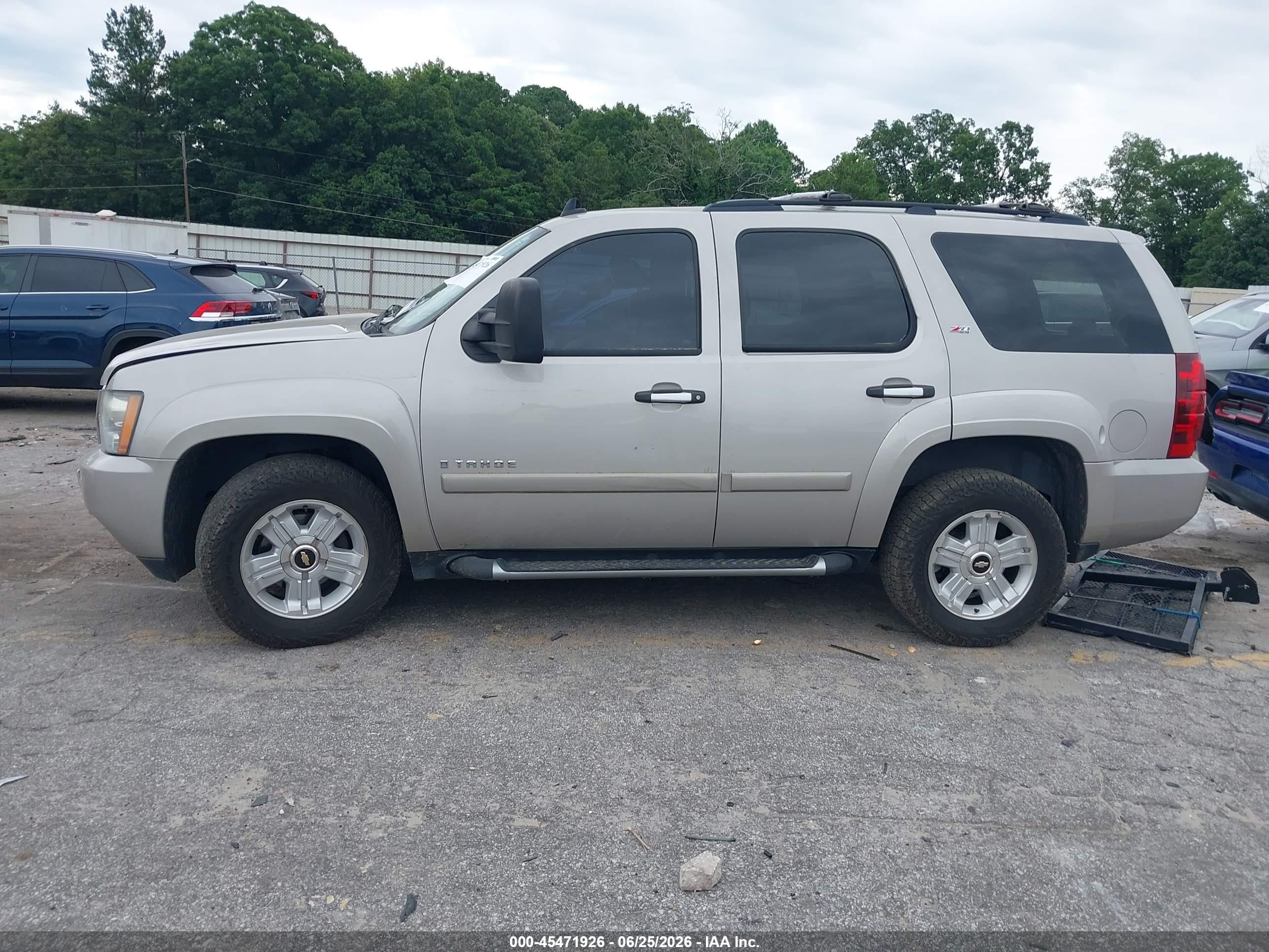 2008 Chevrolet Tahoe Lt Gold vin: 1GNFK13038R202075