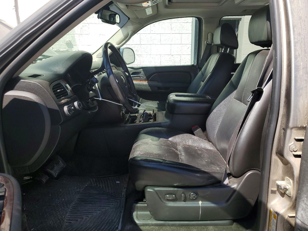 2007 Chevrolet Tahoe K1500 Gray vin: 1GNFK13047J270219