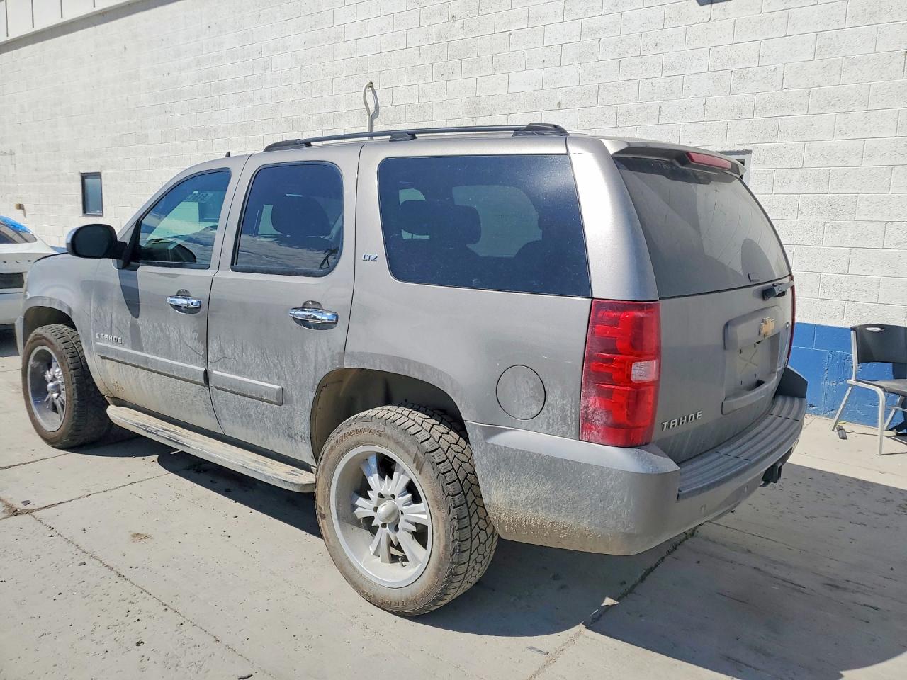2007 Chevrolet Tahoe K1500 Gray vin: 1GNFK13047J270219