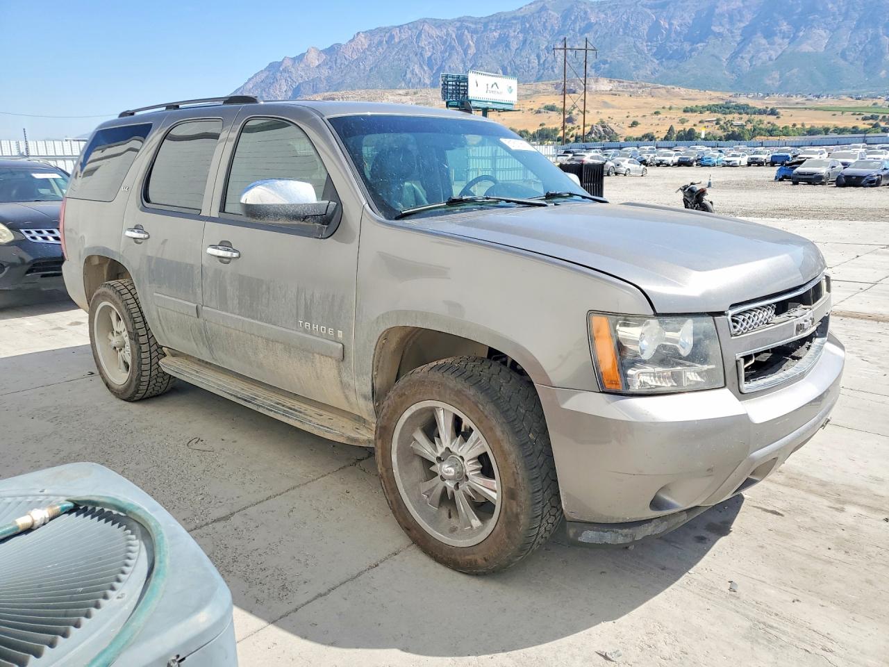 2007 Chevrolet Tahoe K1500 Gray vin: 1GNFK13047J270219