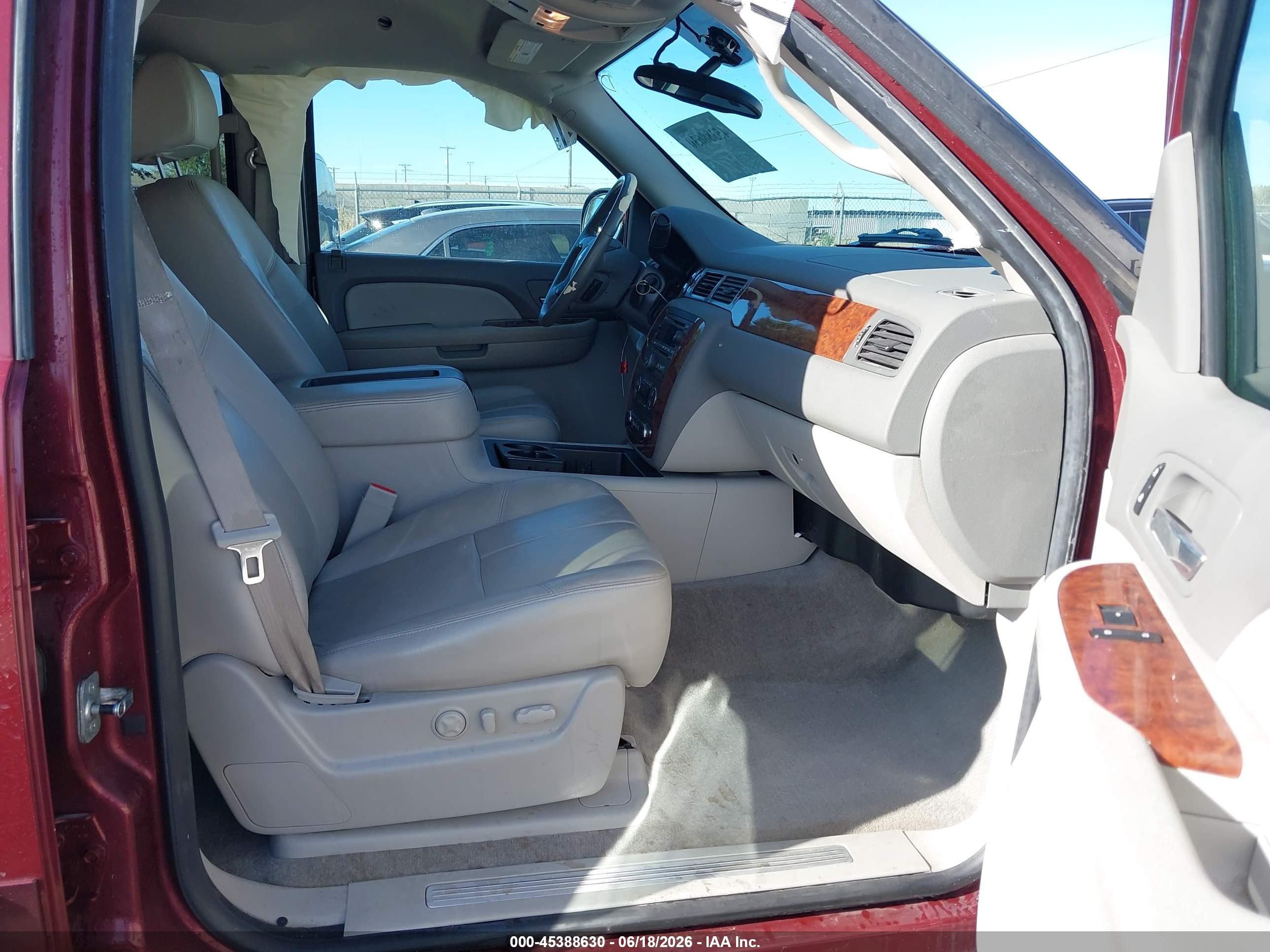 2008 Chevrolet Tahoe Lt Red vin: 1GNFK13048J167674