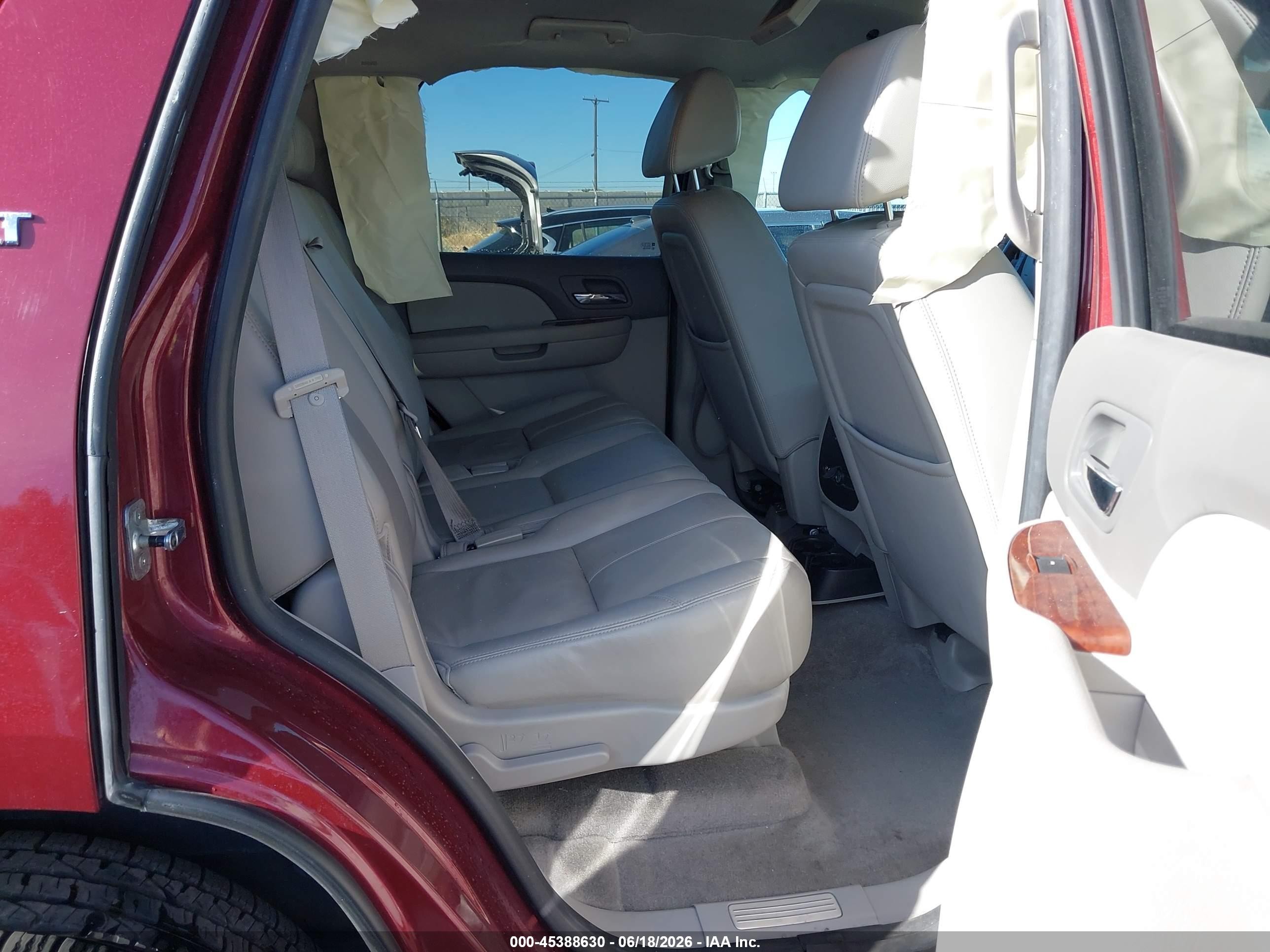2008 Chevrolet Tahoe Lt Red vin: 1GNFK13048J167674
