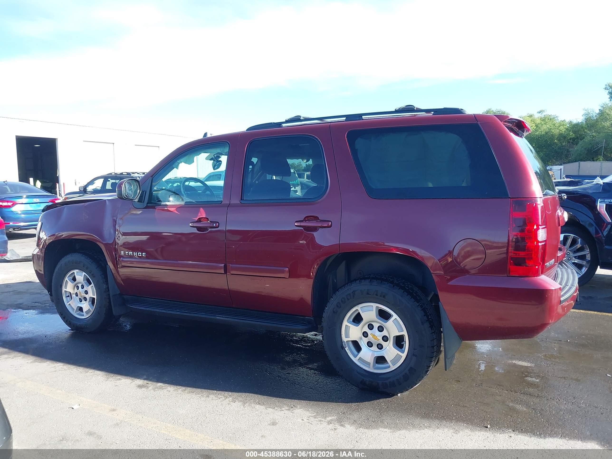 2008 Chevrolet Tahoe Lt Red vin: 1GNFK13048J167674