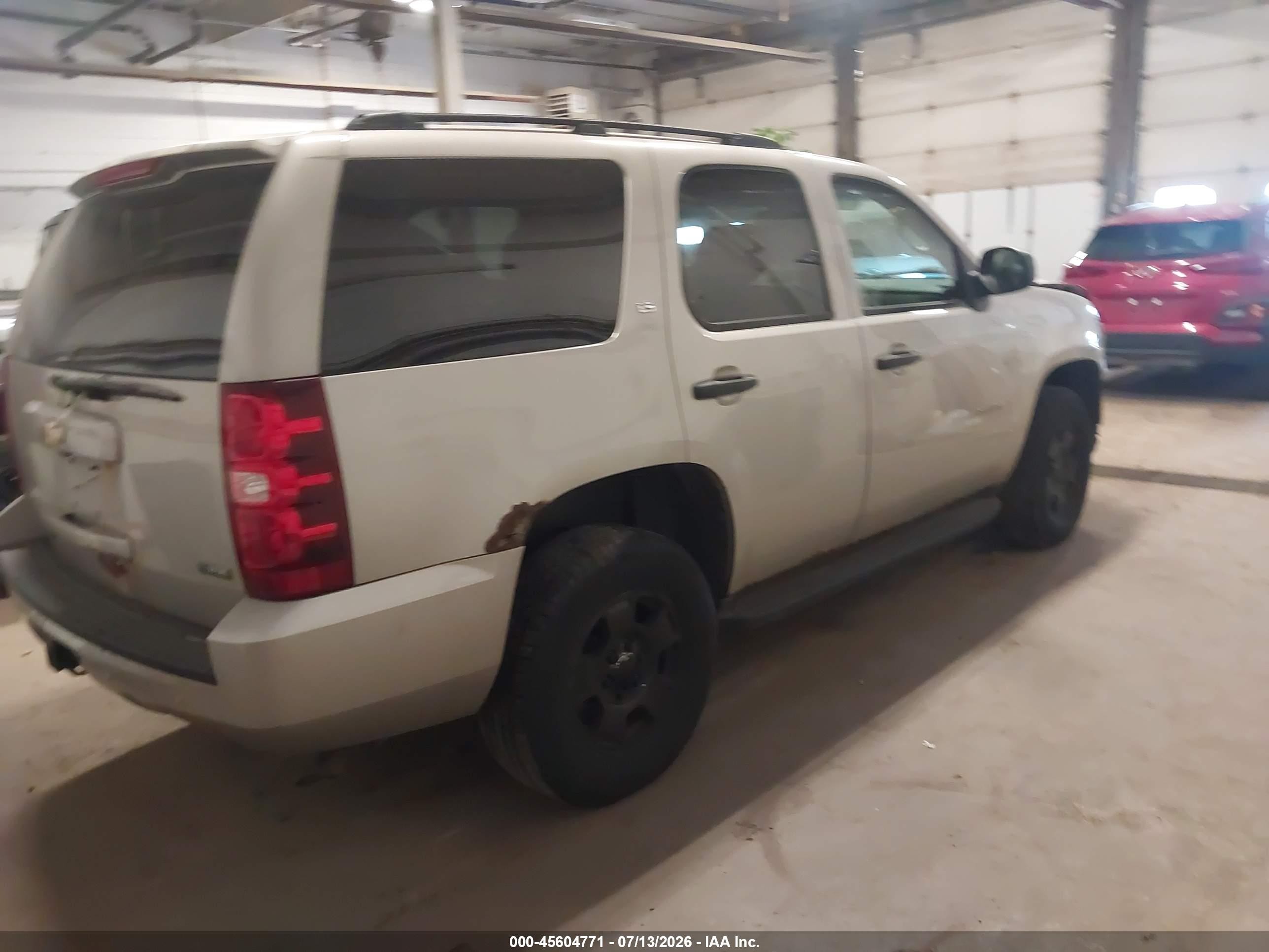 2009 Chevrolet Tahoe Ls Silver vin: 1GNFK13049R179682