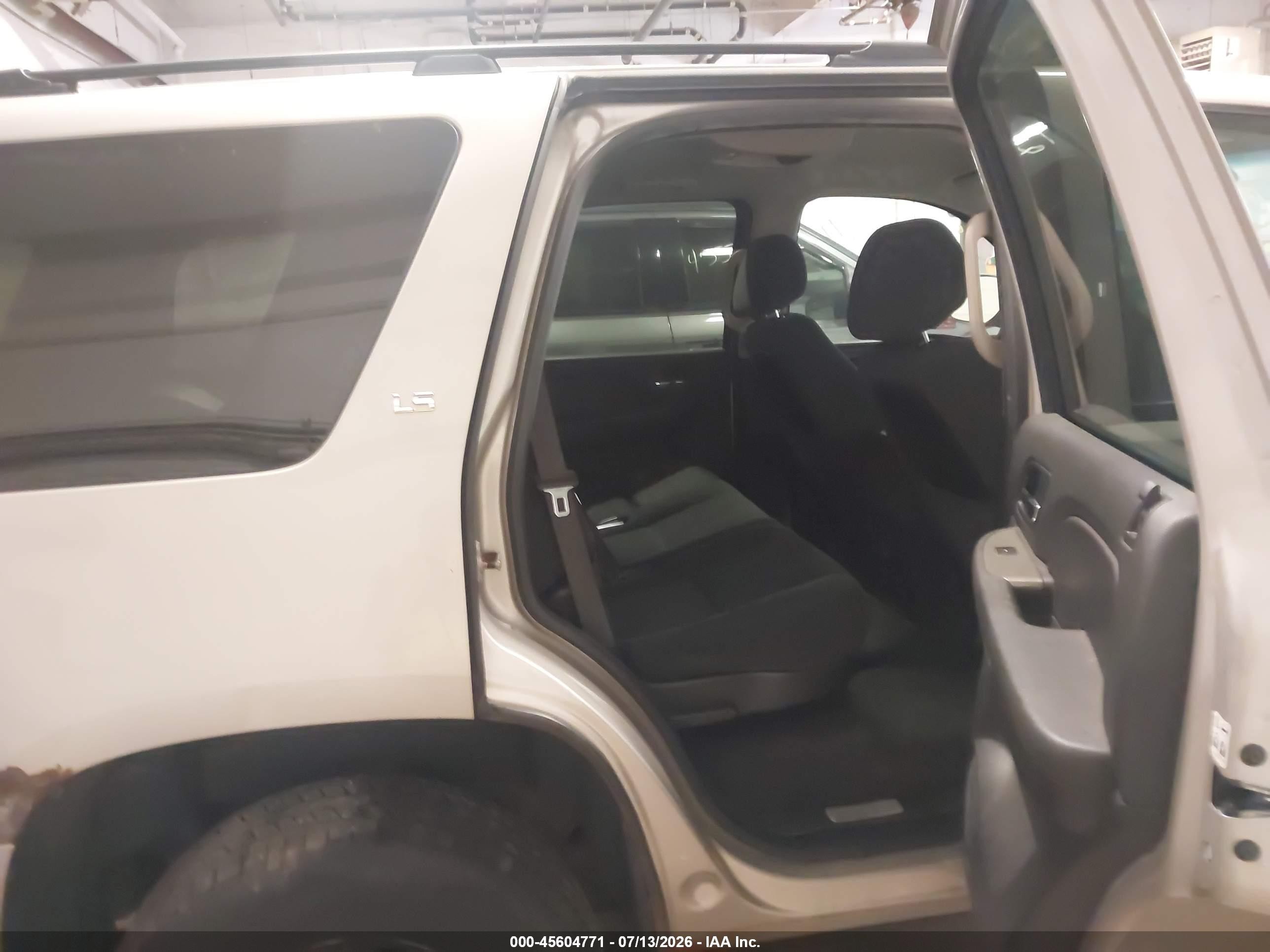 2009 Chevrolet Tahoe Ls Silver vin: 1GNFK13049R179682